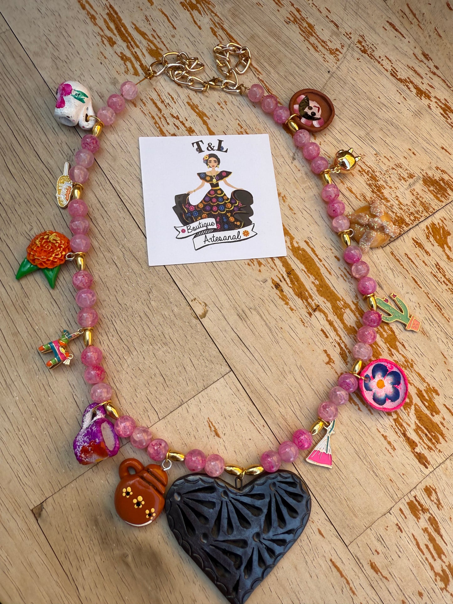 Collar/ rosa/Barro