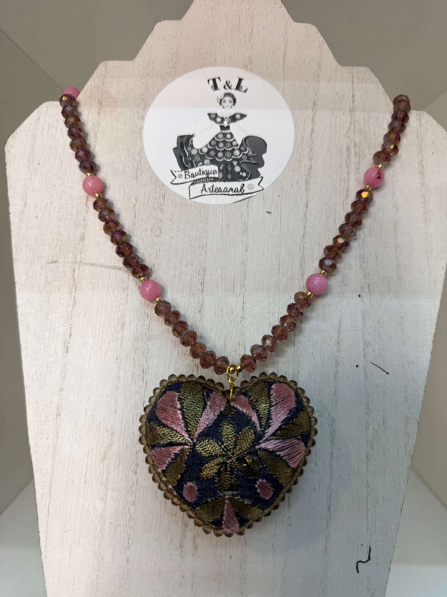 Collar bordado san antonino
