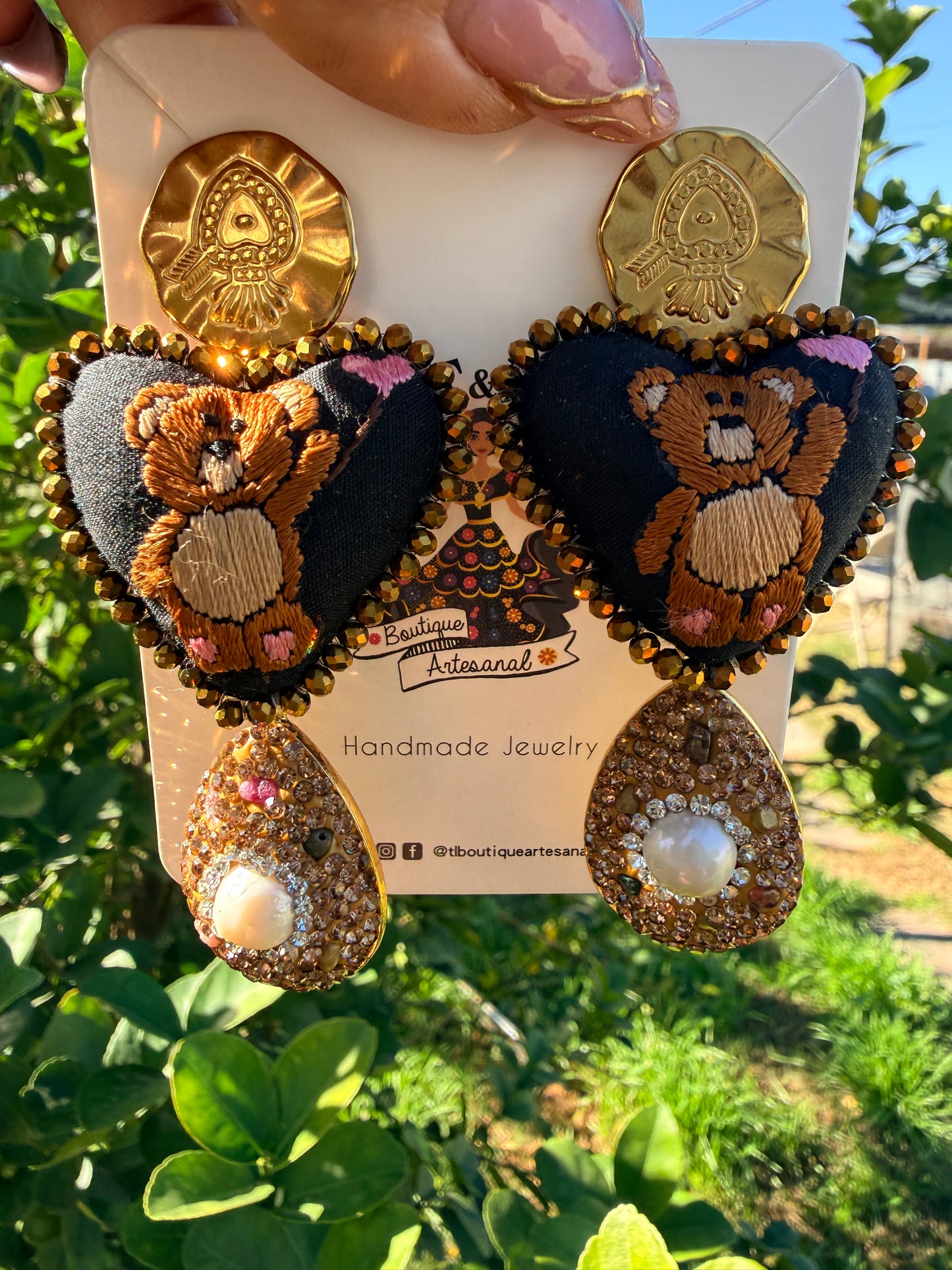 Osito/aretes bordado a mano , /handmade jewelry