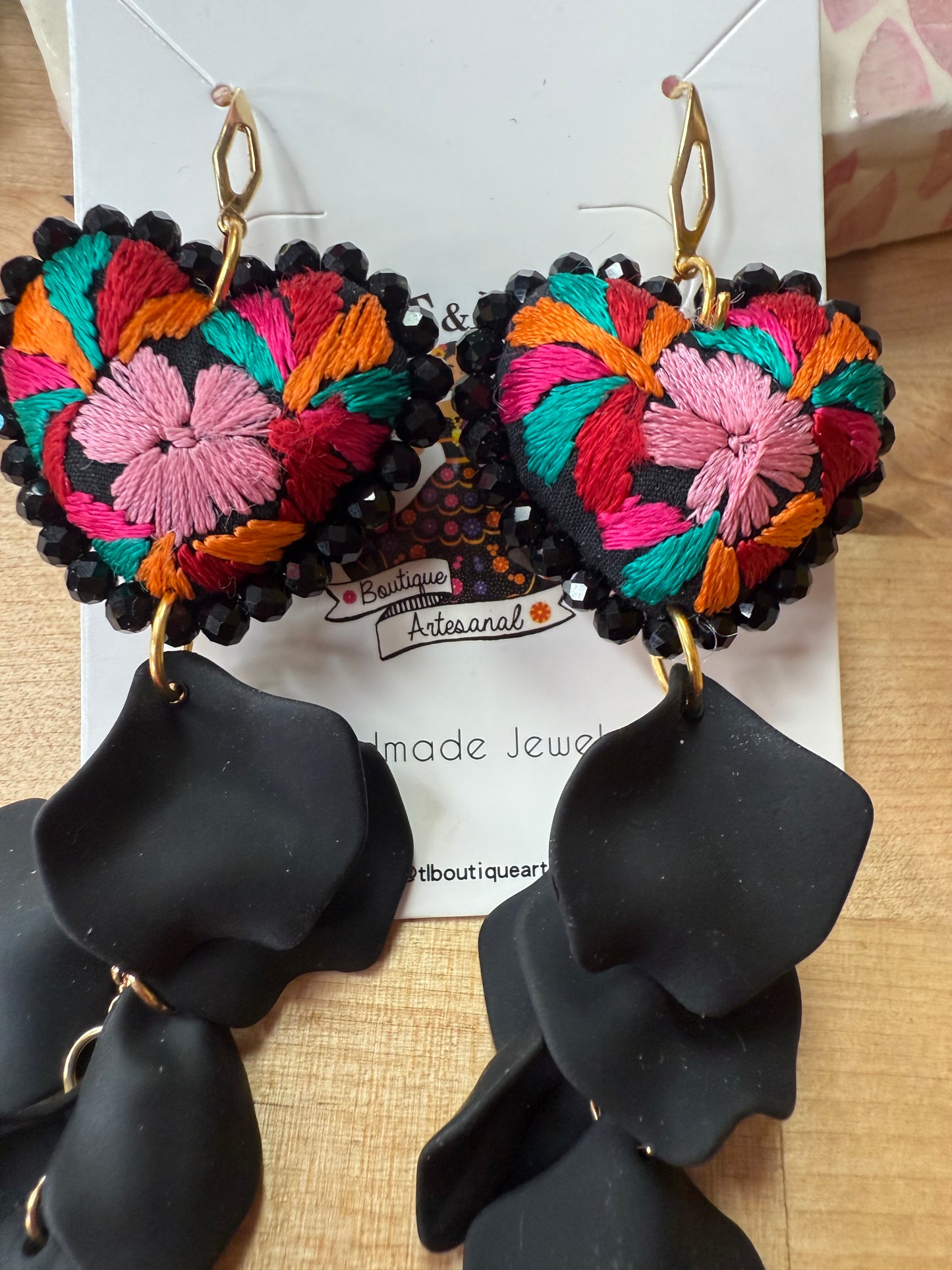 Arete /petalos/negro