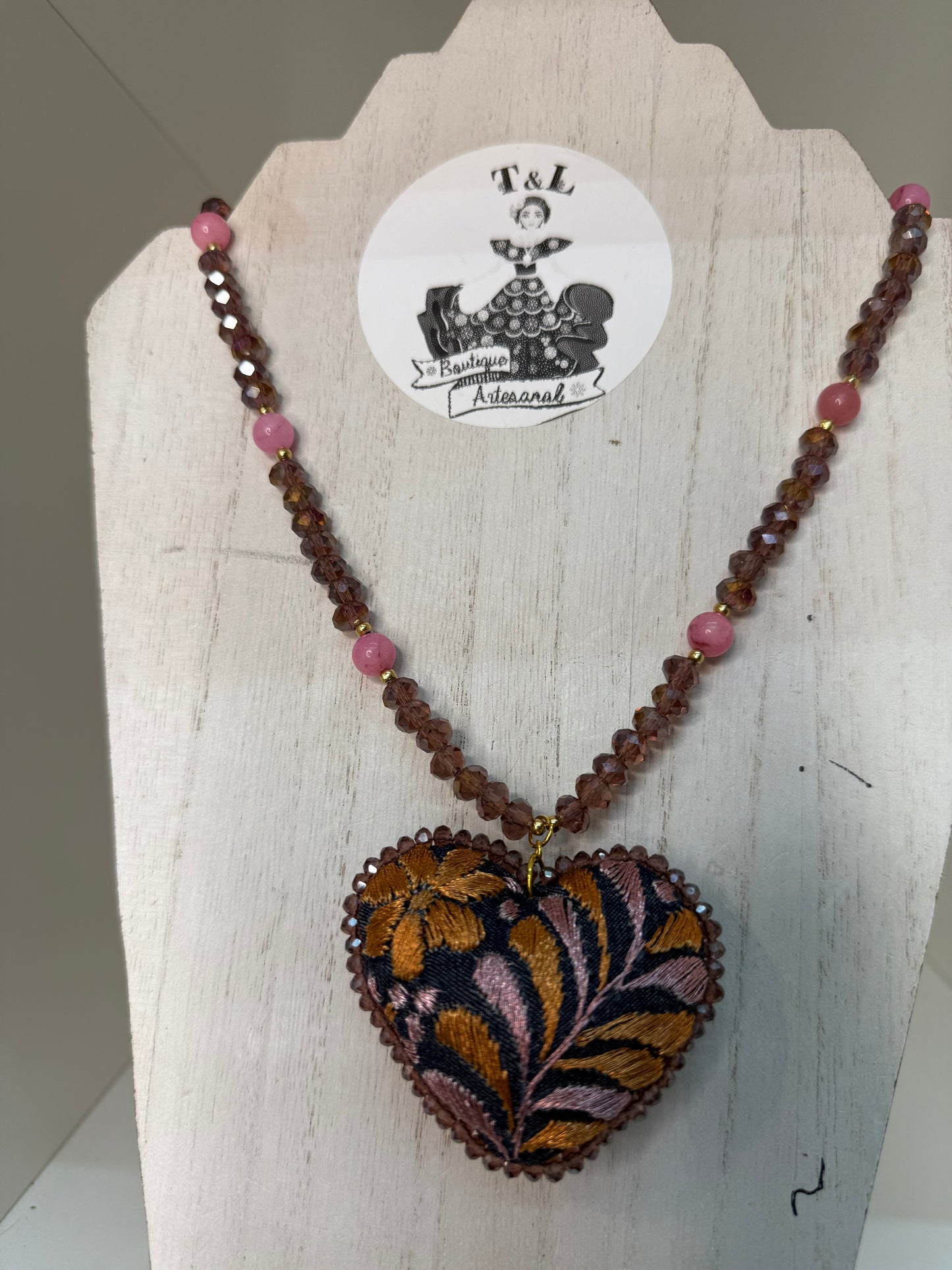 Collar bordado san antonino