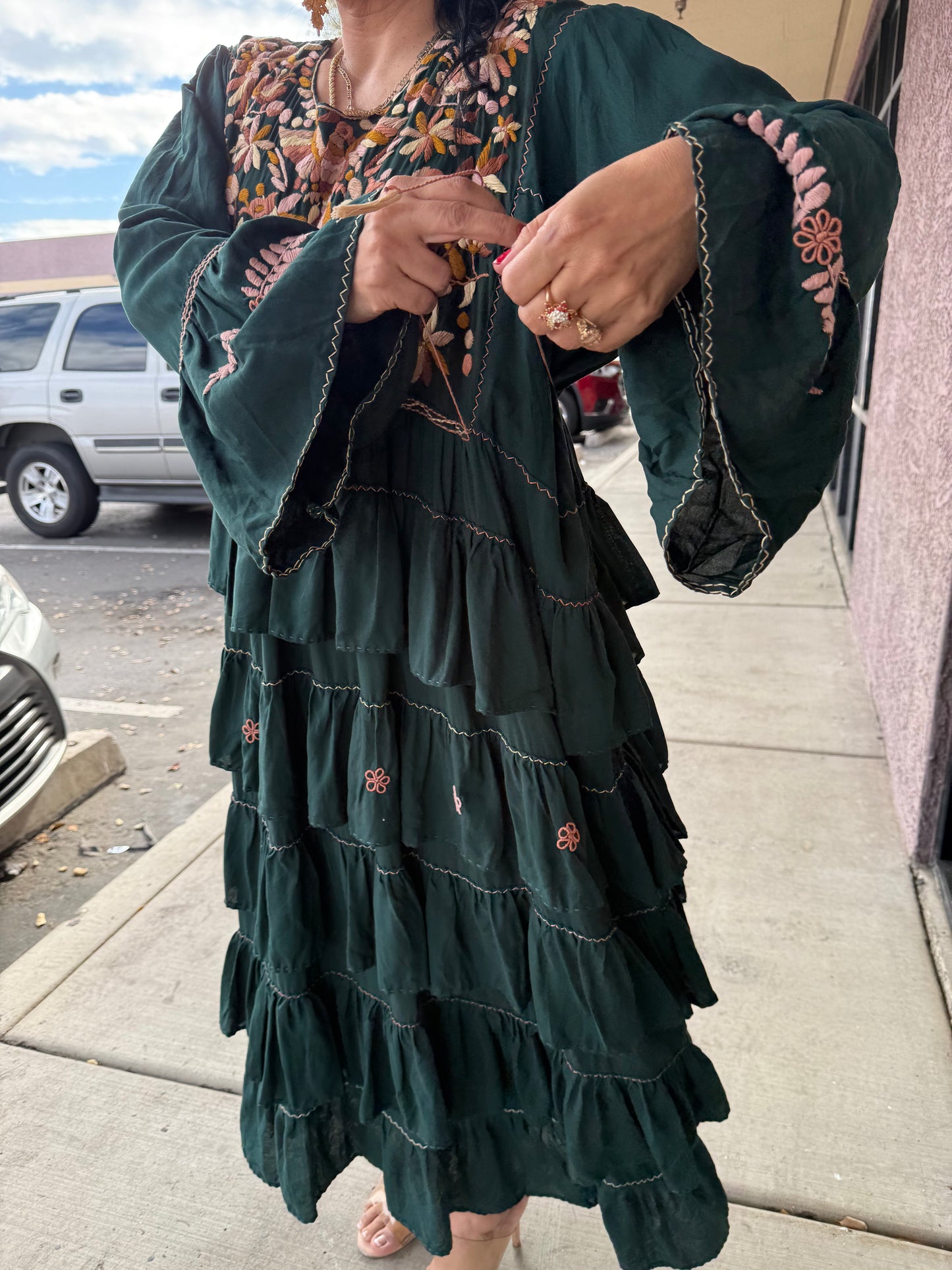 Vestido Artesanal Mexicano Bordado a Mano en Rayón – Vestido Boho Verde Bordado Floral – Talla Única Ajustable S a XXL