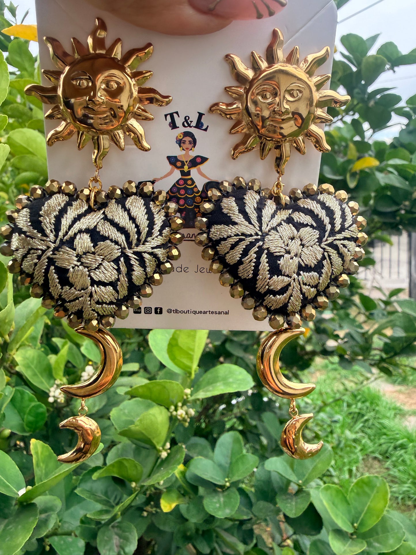 Aretes Sol y Luna Bordados a Mano con Acero Inoxidable | Joyería Artesanal Mexicana / handmade jewelry