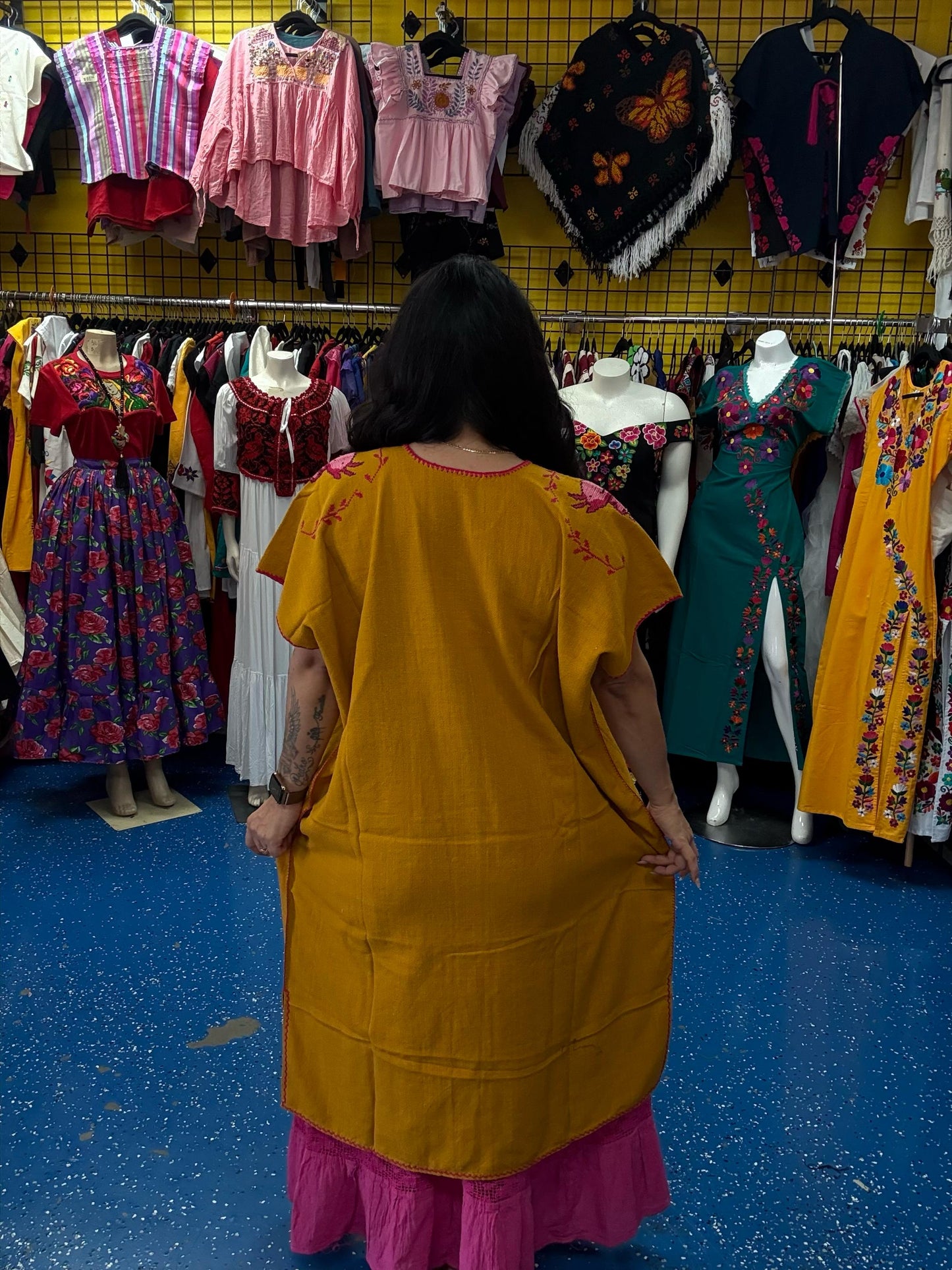 Huanengo de Michoacán Bordado a Mano en Punto de Cruz – Axolotl | Telar de Pedal