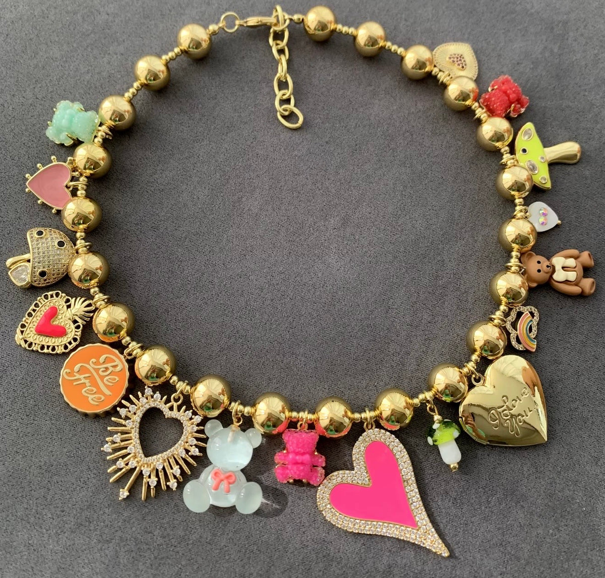 Collar Charm Dorado Chapado en Oro 18K con Corazones y Dijes Cute