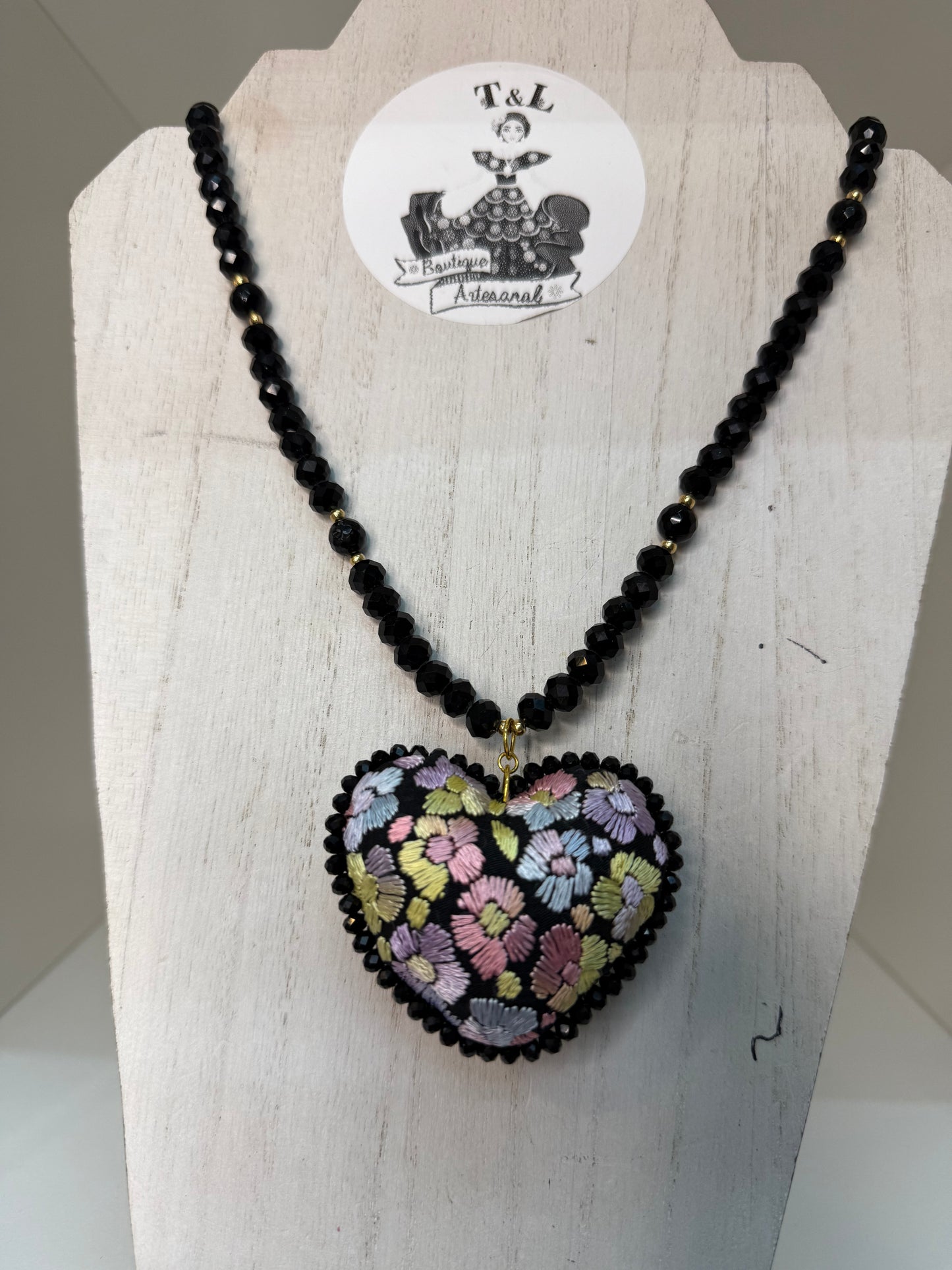 Collar bordado san antonino