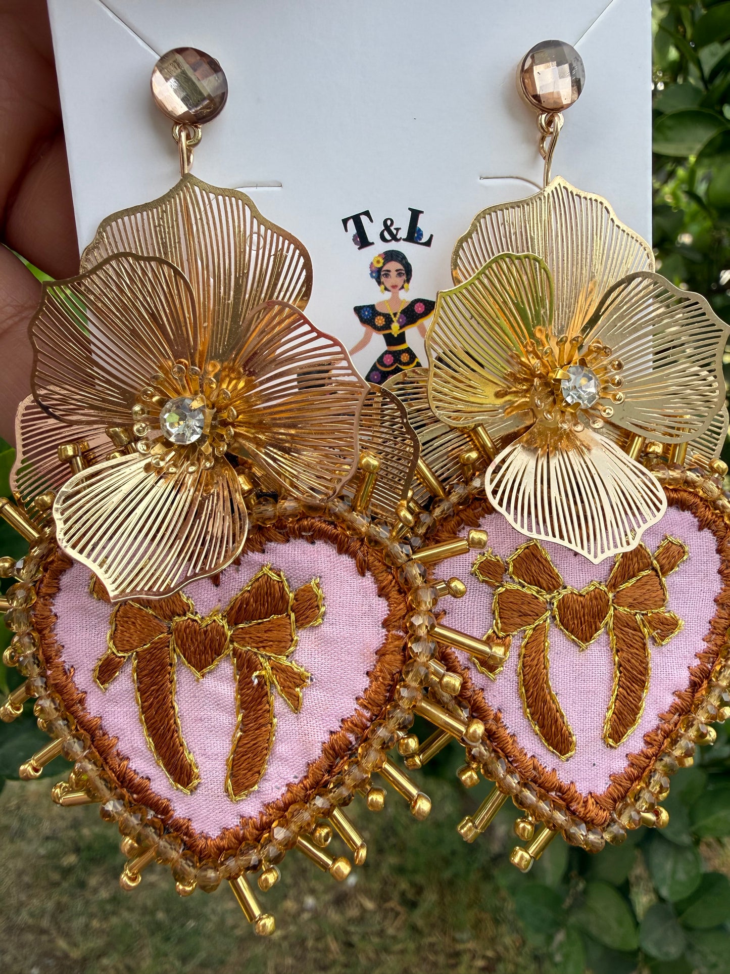 Aretes bordado a mano/herradura /moño