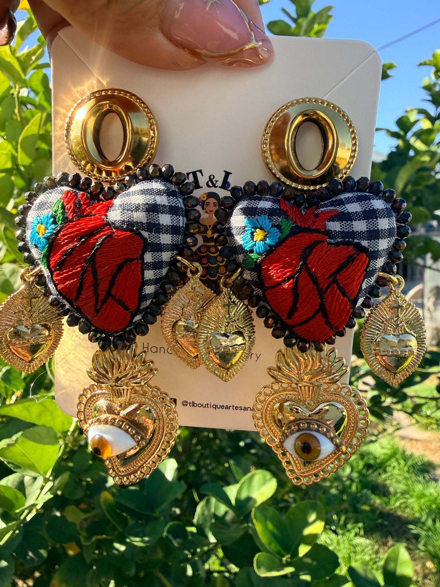 Corazon / rojo aretes bordado a mano , /handmade jewelry