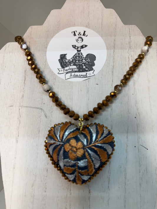 Collar bordado san antonino