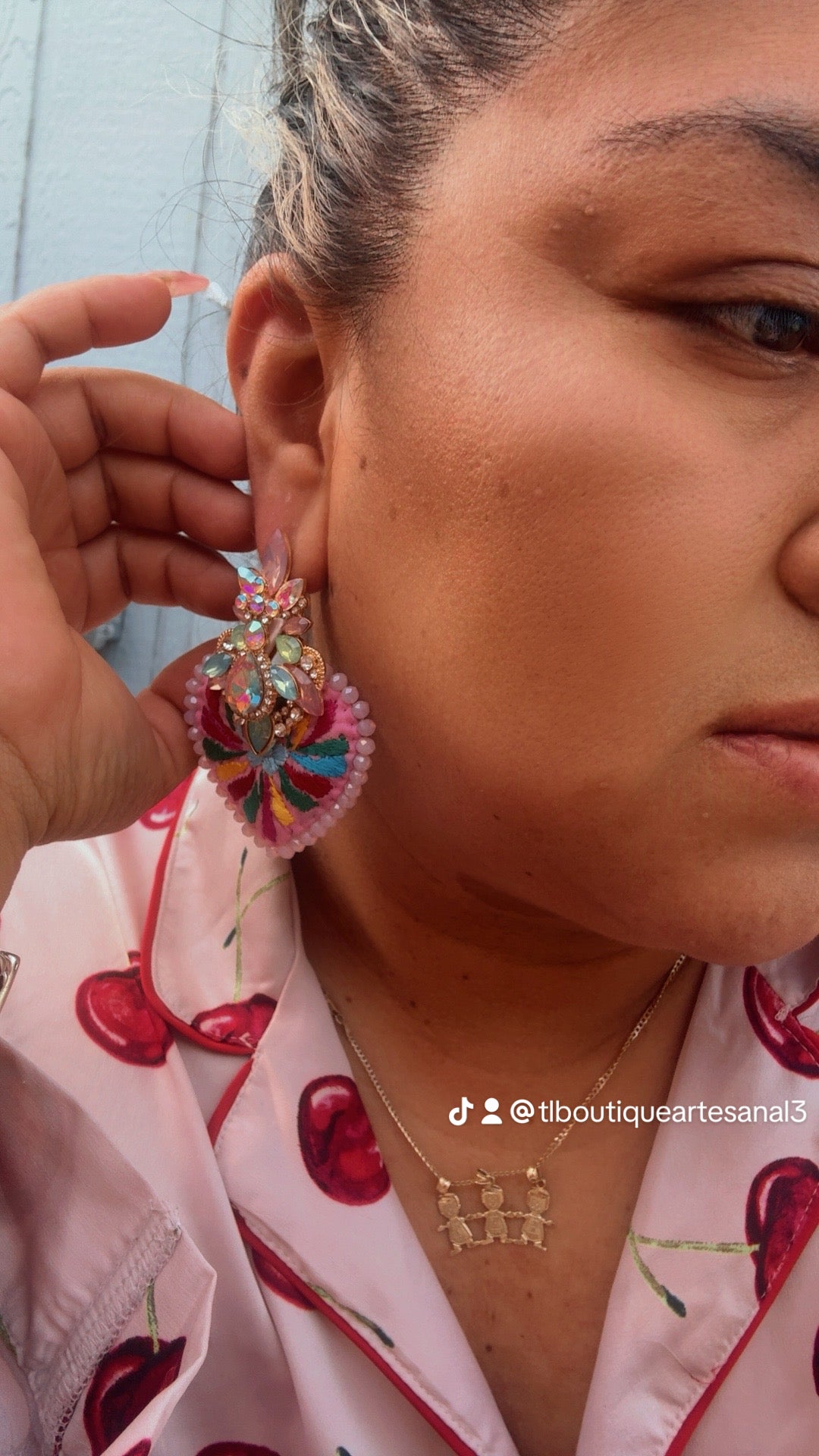 Aretes bordado a mano rosa multicolor
