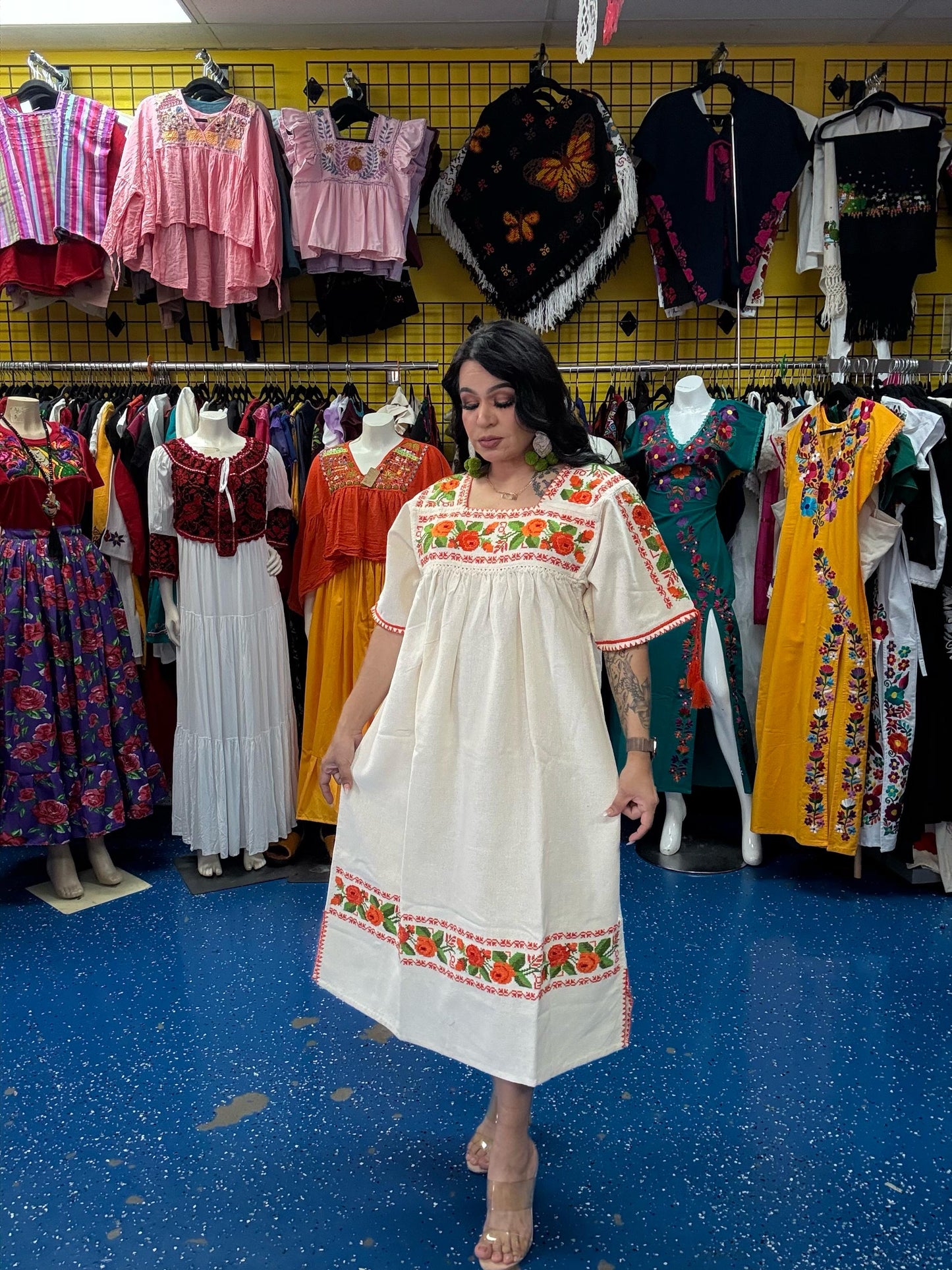 Huanengo de Michoacán Bordado a Mano en Punto de Cruz | Flores Tradicionales | Manta Tejida en Telar de Pedal