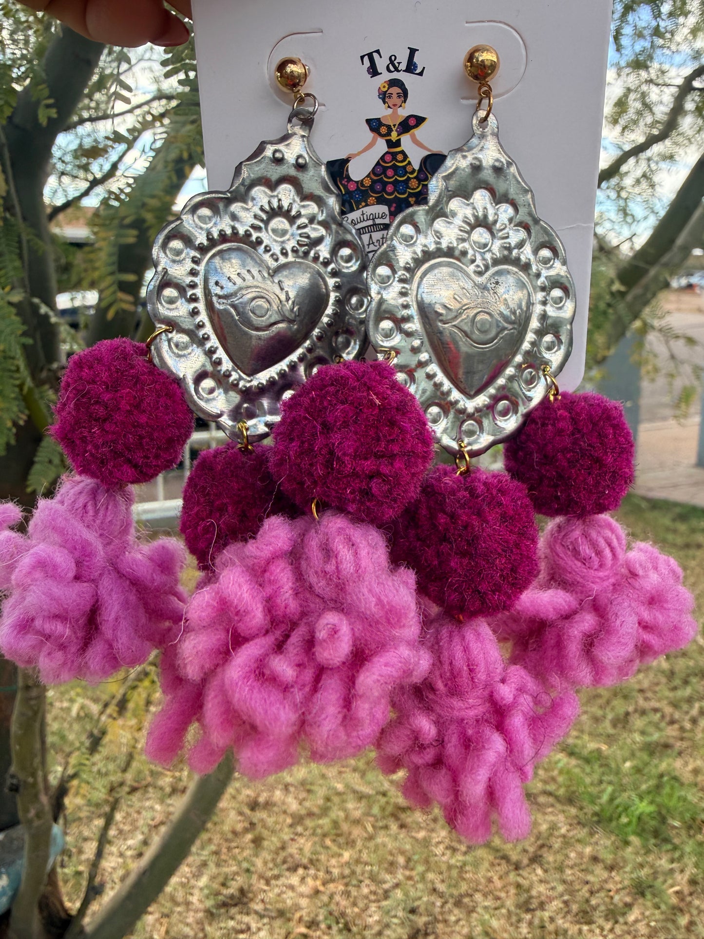 Aretes de lana/ aretes artesanales/aretes de sagrado corazon