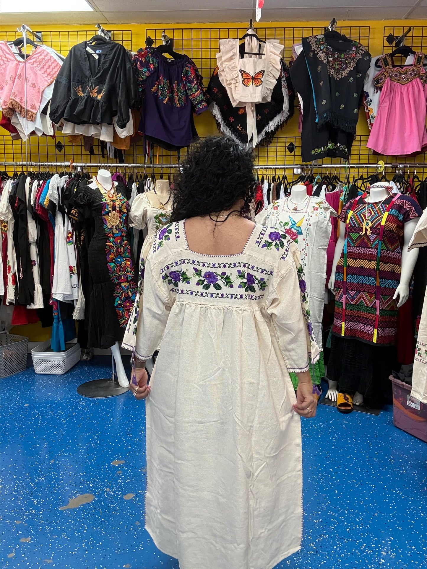 Huanengo de Michoacán Bordado a Mano en Punto de Cruz | Flores Tradicionales | Manta Tejida en Telar de Pedal