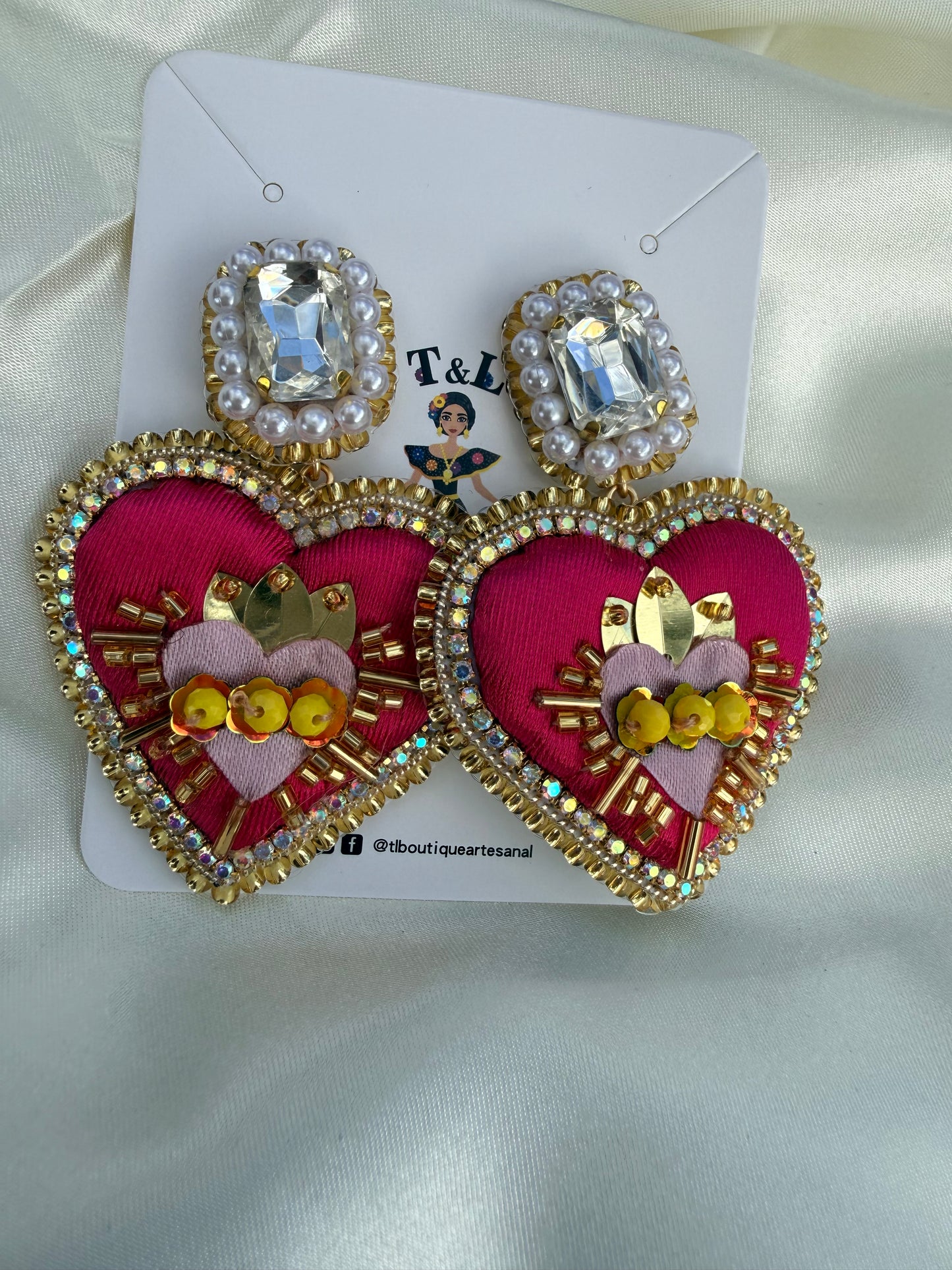 aretes artesanales/aretes sagrado corazon