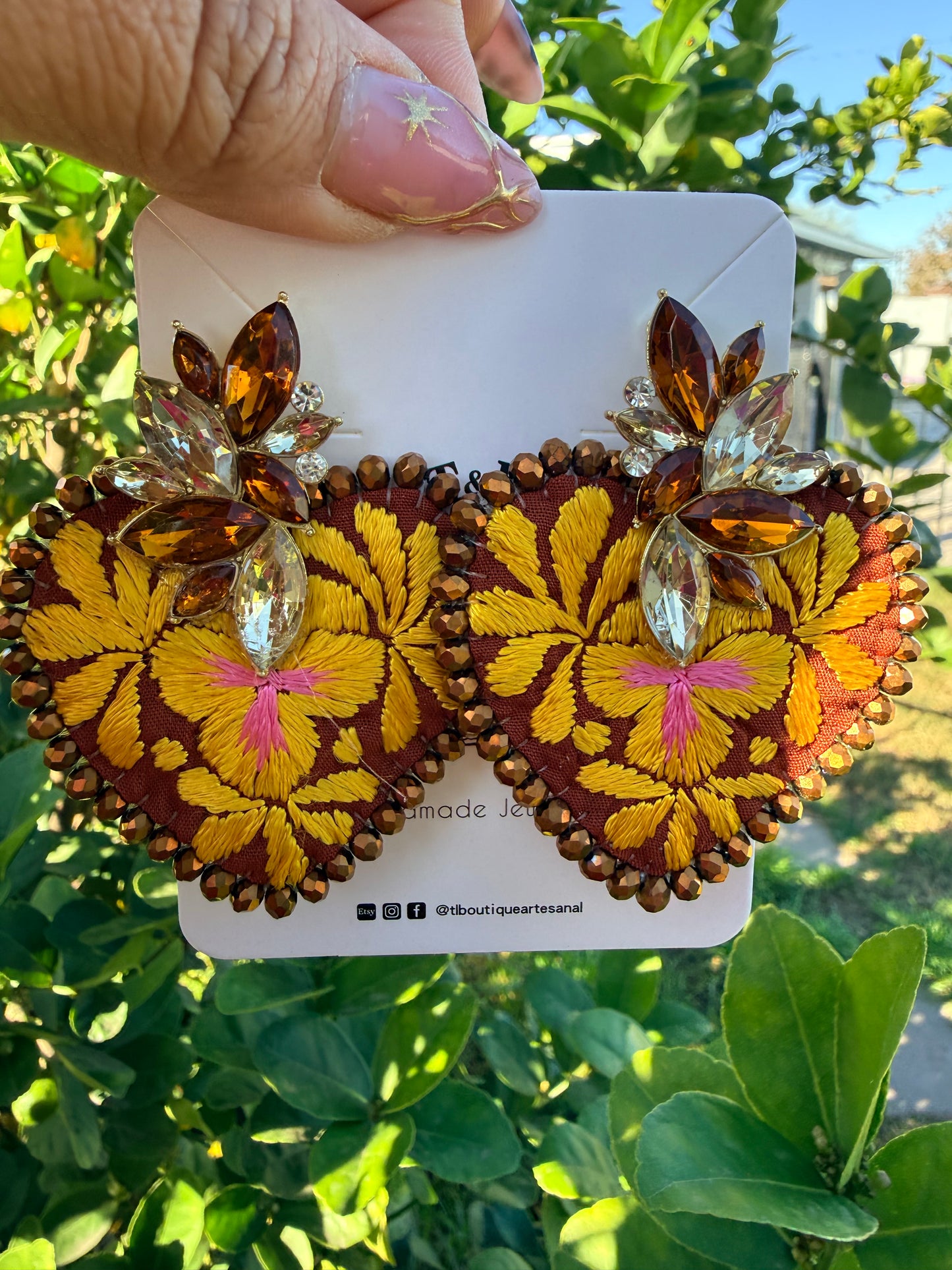 Aretes planos bordado a mano/dorados