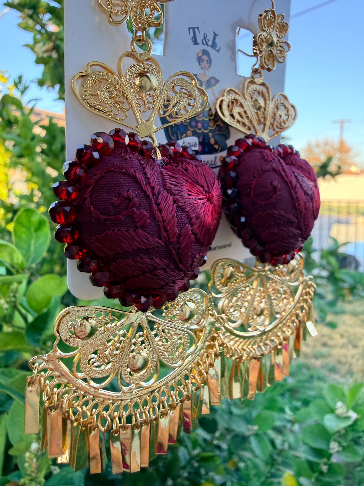 Aretes bordados a mano / aretes en forma de corazon/gindas