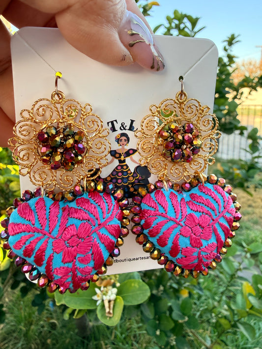 Aretes bordados a mano / aretes en forma de corazon/rosa