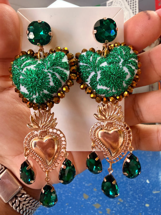 Arete de corazon bordado /milagro verde