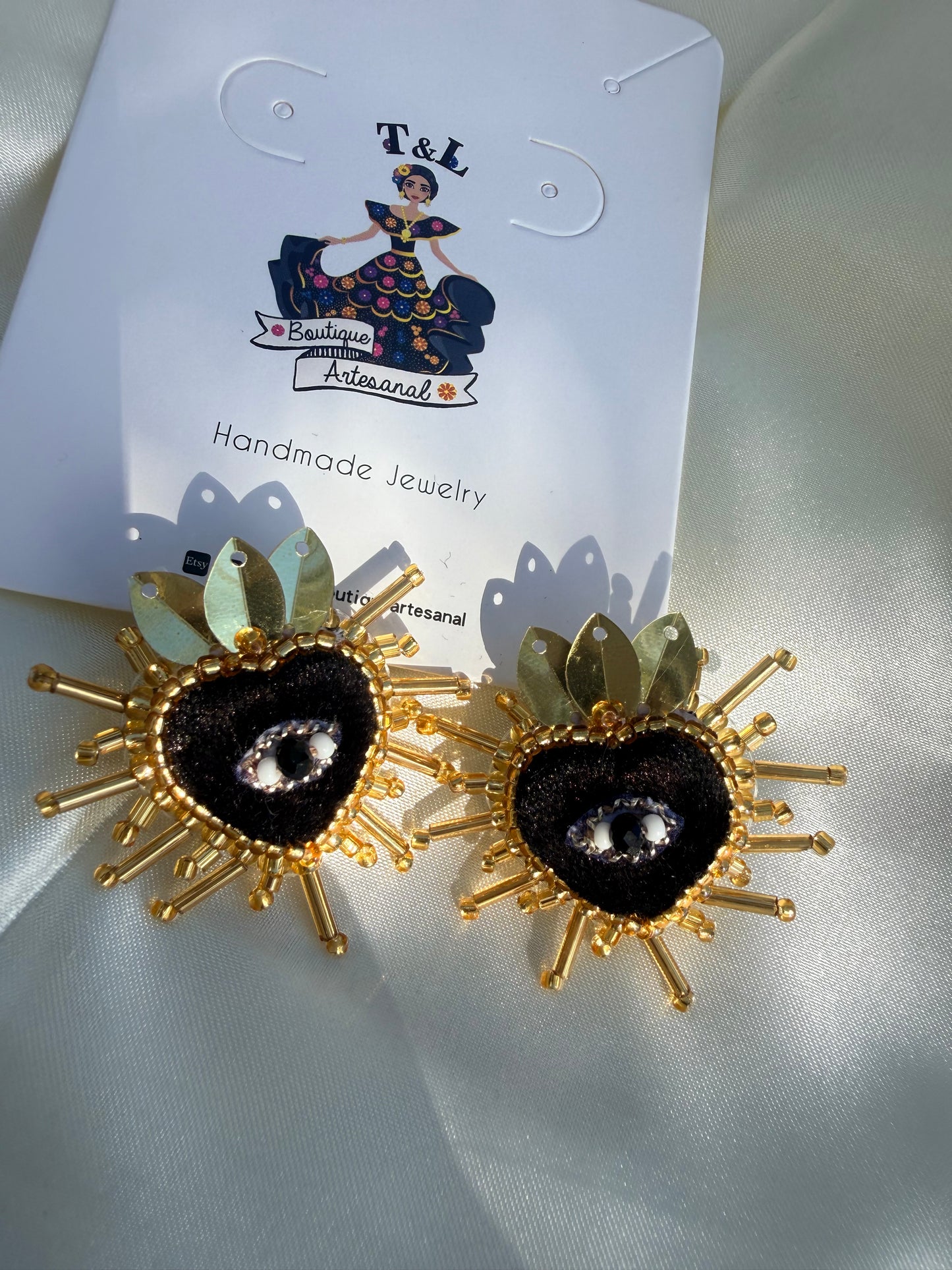 Aretes minis / milagritos / aretes artesanales /aretes minis ojo