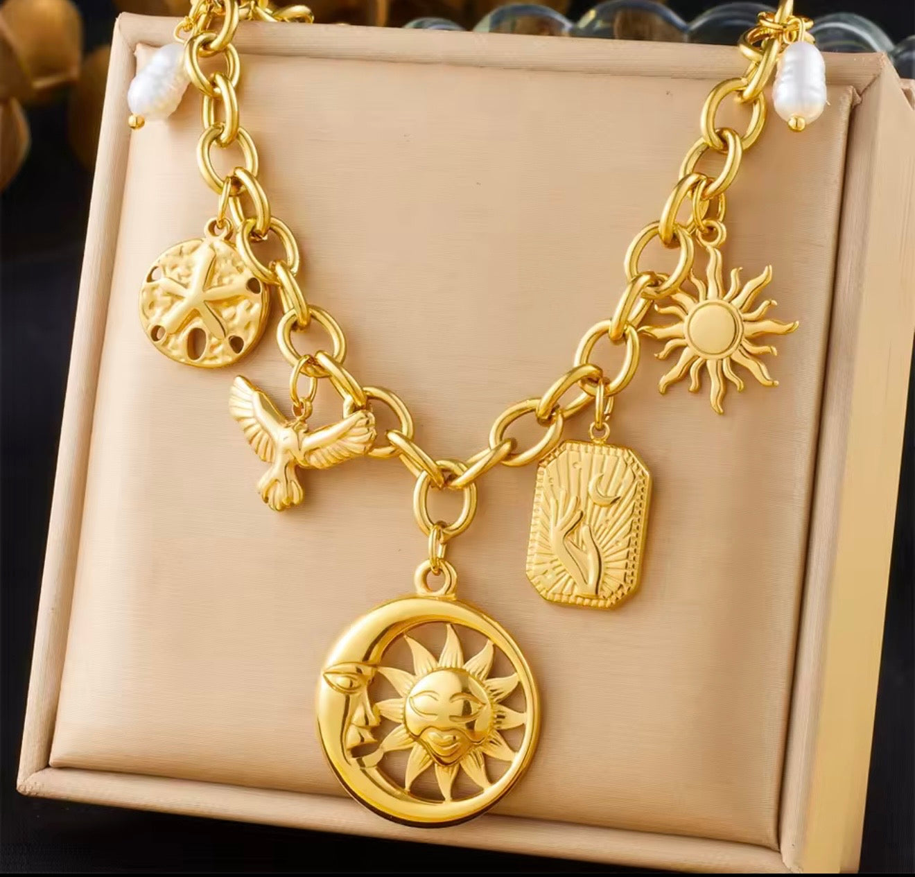Collares  de acero inoxidable  con dijes de sol,luna,ojo,perlas,