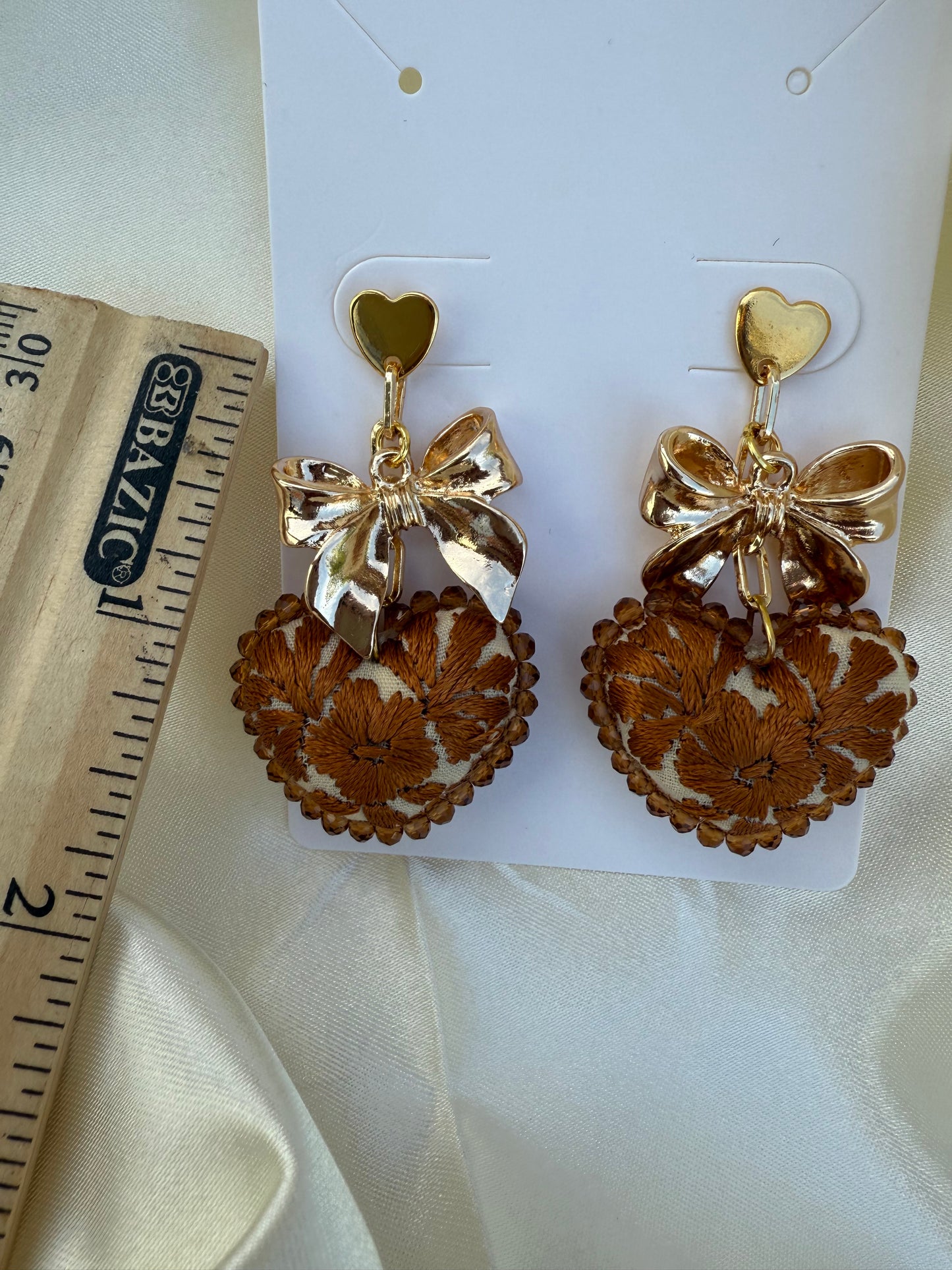 Aretes de corazon bordado minis/ aretes artesanales bordados a mano/ hand made jewelry/