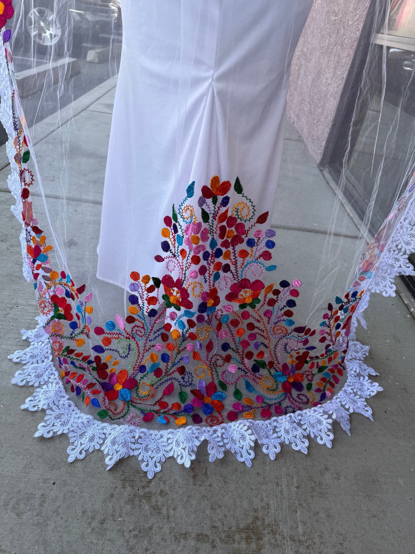 Velo de Novia Bordado a Mano 2 Metros | Velo Mexicano Floral Colorido con Encaje | Bridal Veil Handmade