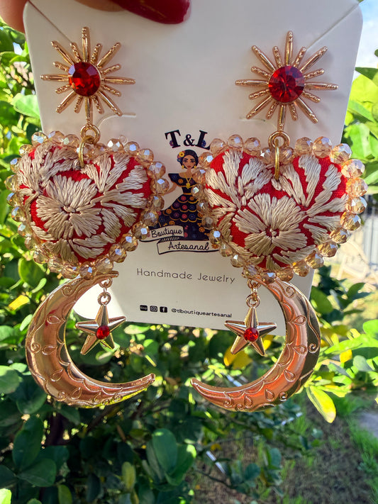 Aretes bordados a mano / aretes san Antonino/ hand made jewelry/ aretes luna/ aretes rojos/rosas