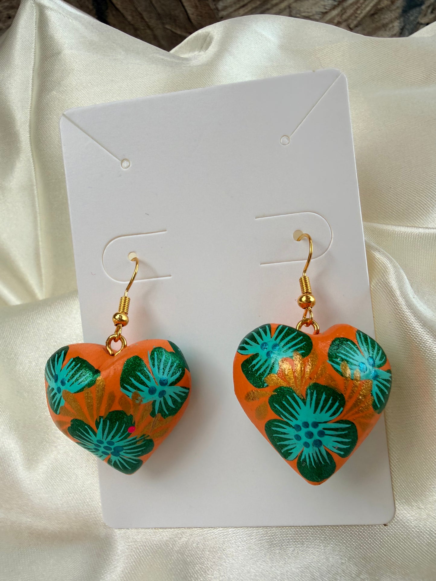 Aretes de madera de copal tallados y pintados a mano,hand made jewerry