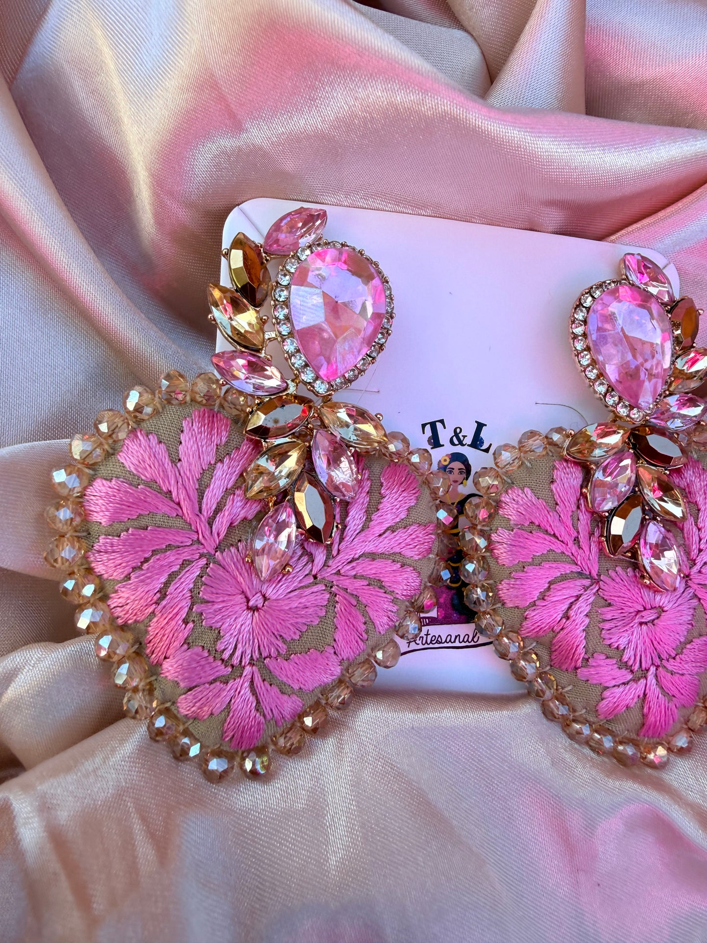 Arete de corazon bordado a mano /plano/hand made earrings/rosita