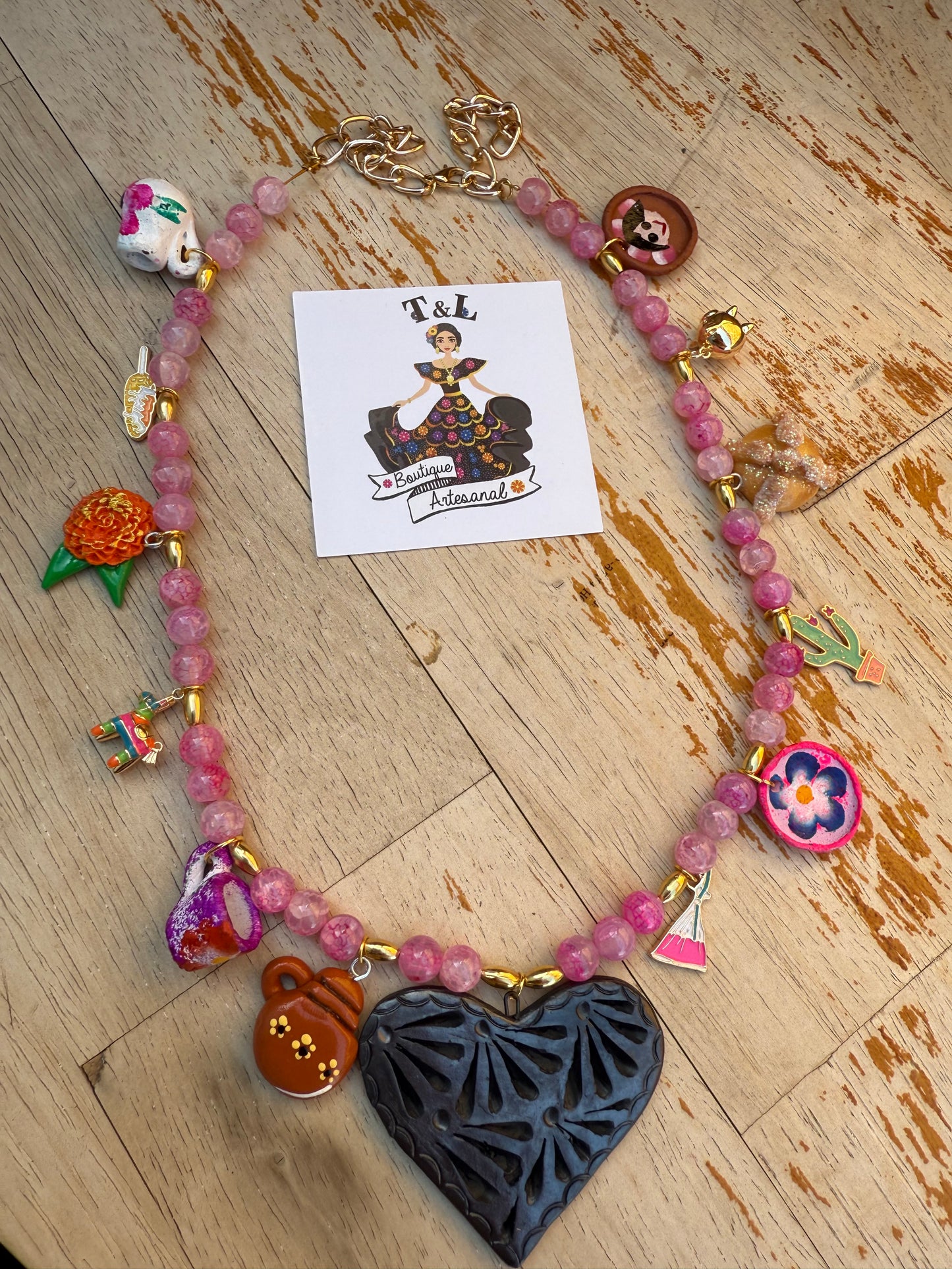 Collar/ rosa/Barro