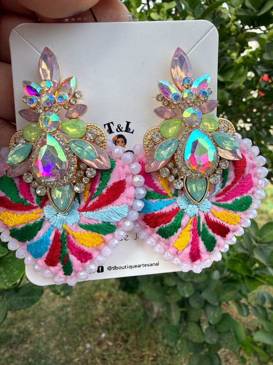 Aretes bordado a mano rosa multicolor
