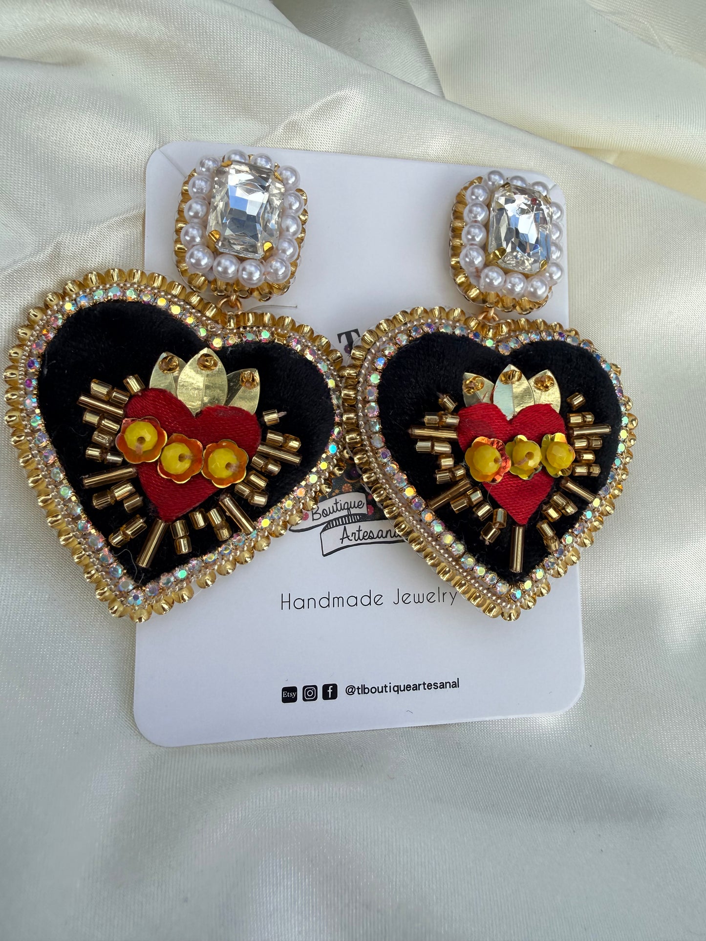 aretes artesanales/aretes sagrado corazon