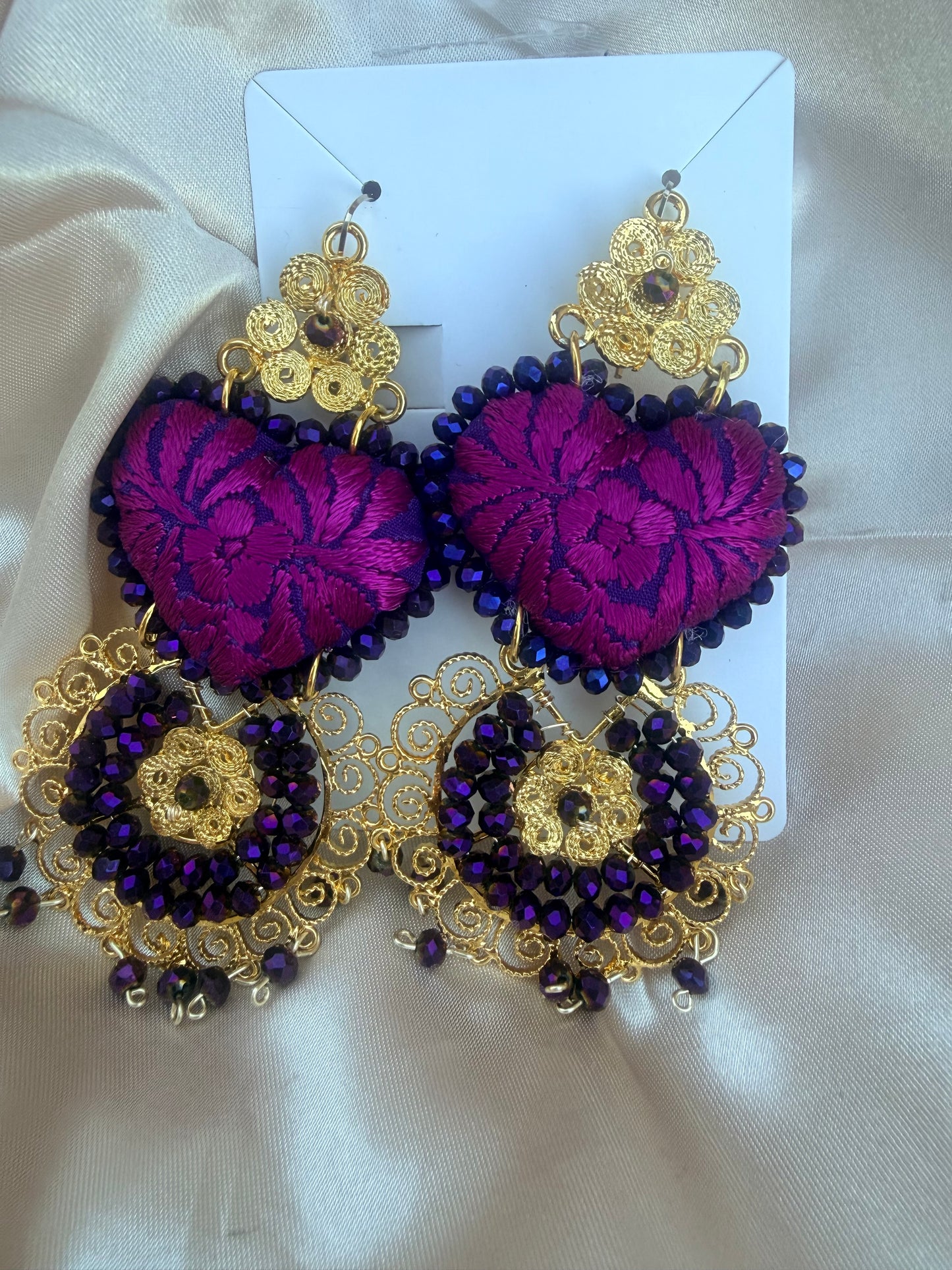 Aretes de Corazón Bordados a Mano con Filigrana Artesanal Oaxaqueña | Morado/magenta