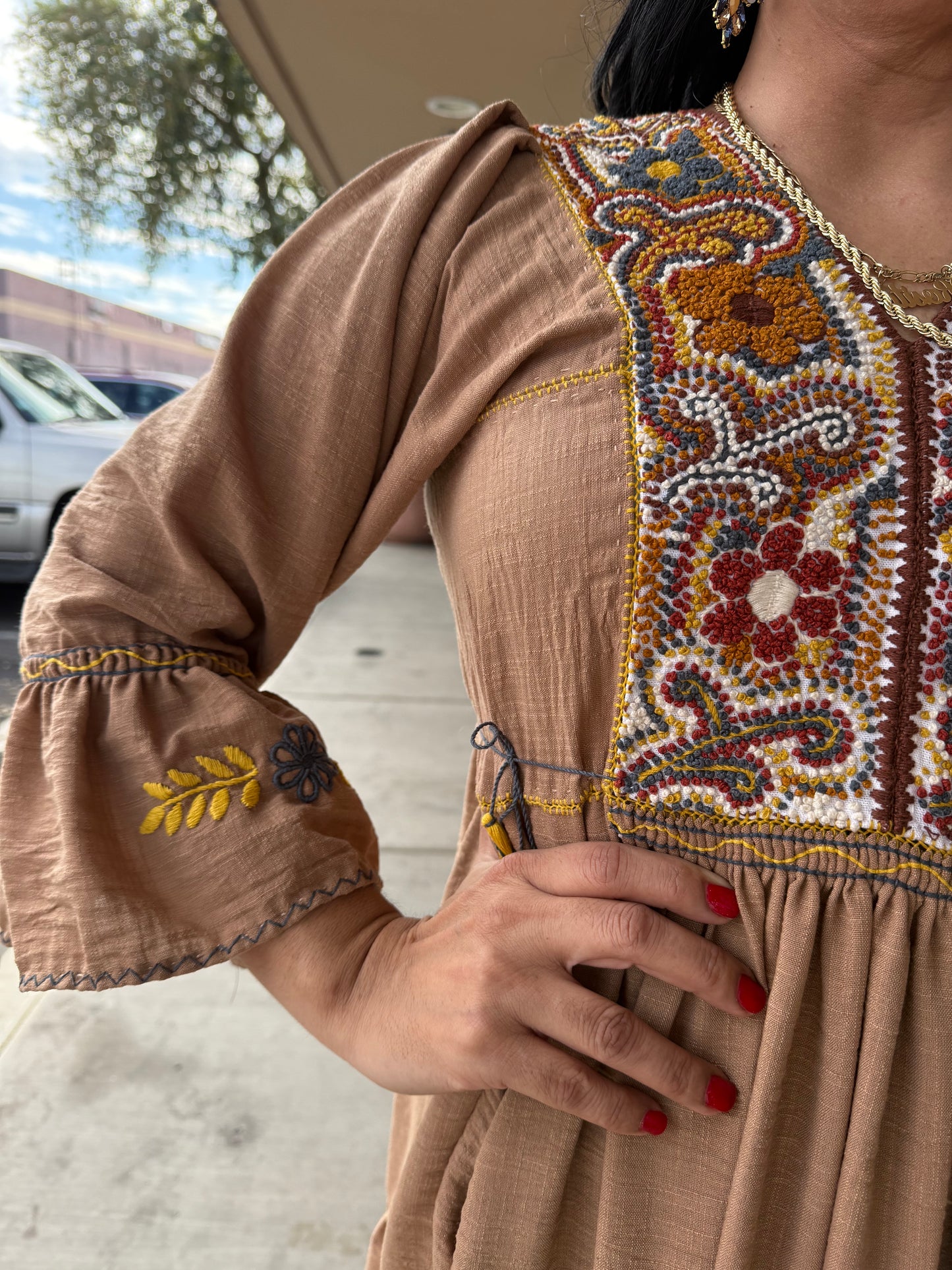 Vestido Artesanal Mexicano Bordado a Mano Tipo Rococó – lino Café | Talla Única Ajusta