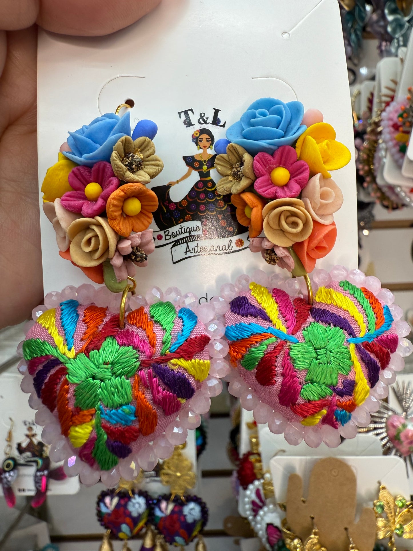 Aretes bordados a mano/pasta