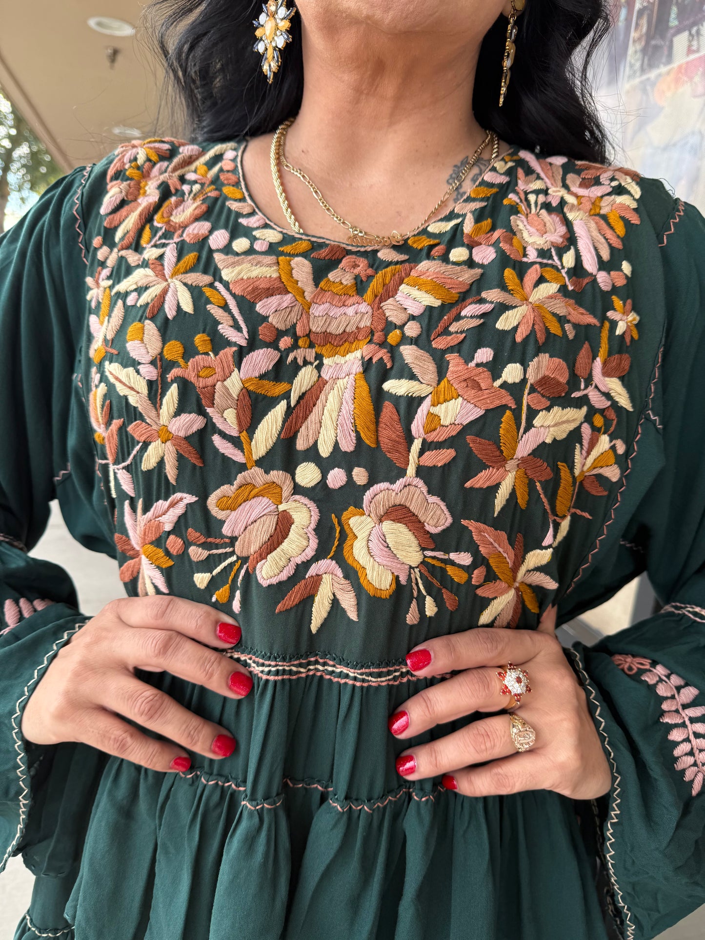 Vestido Artesanal Mexicano Bordado a Mano en Rayón – Vestido Boho Verde Bordado Floral – Talla Única Ajustable S a XXL