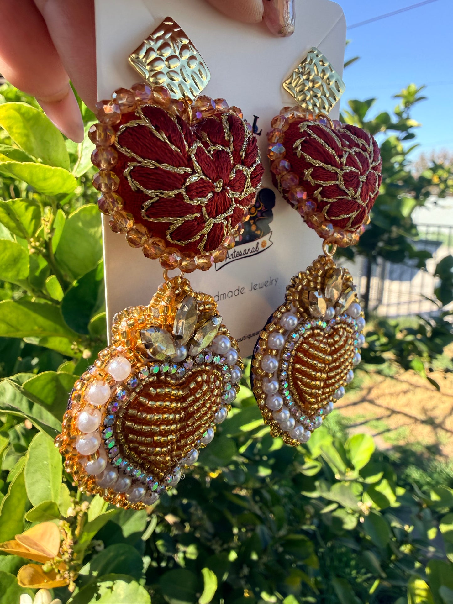 Aretes Corazón Bordados /aretes san antonino/a Mano con Cristales y Miyuki | Joyería Artesanal