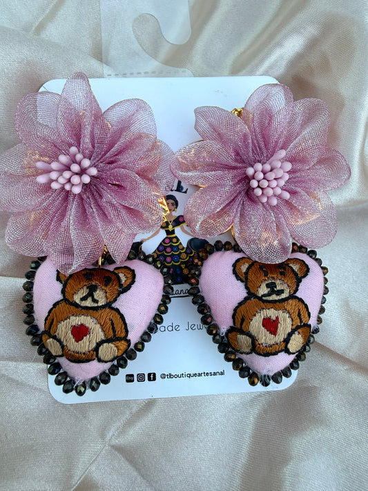 Aretes de corazon bordado a Mano / aretes con flor/
