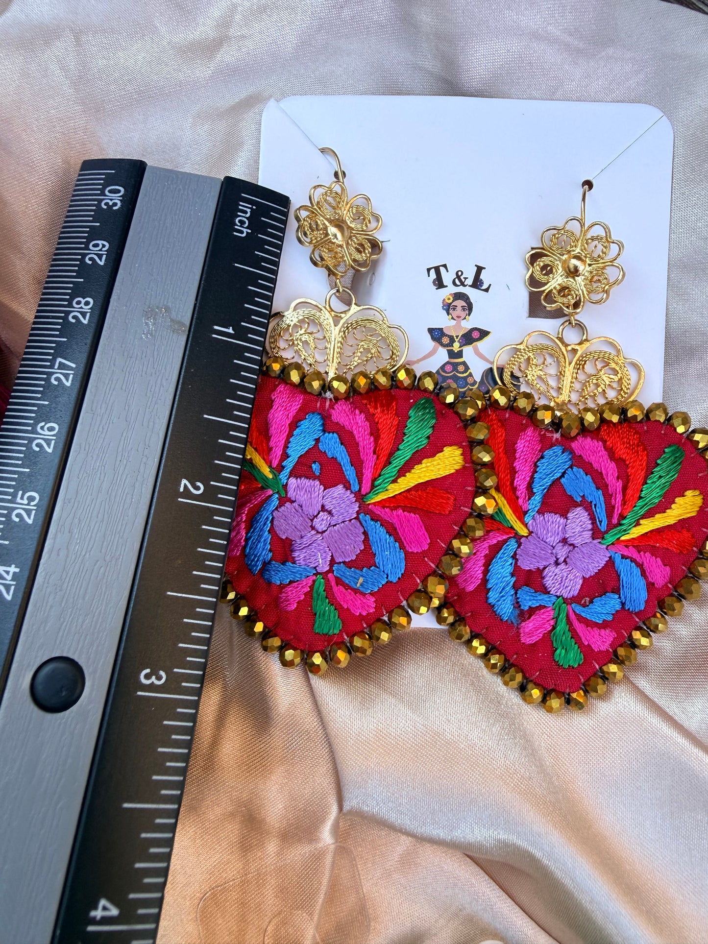 Arete bordado a mano plano/con filigrana; rojos