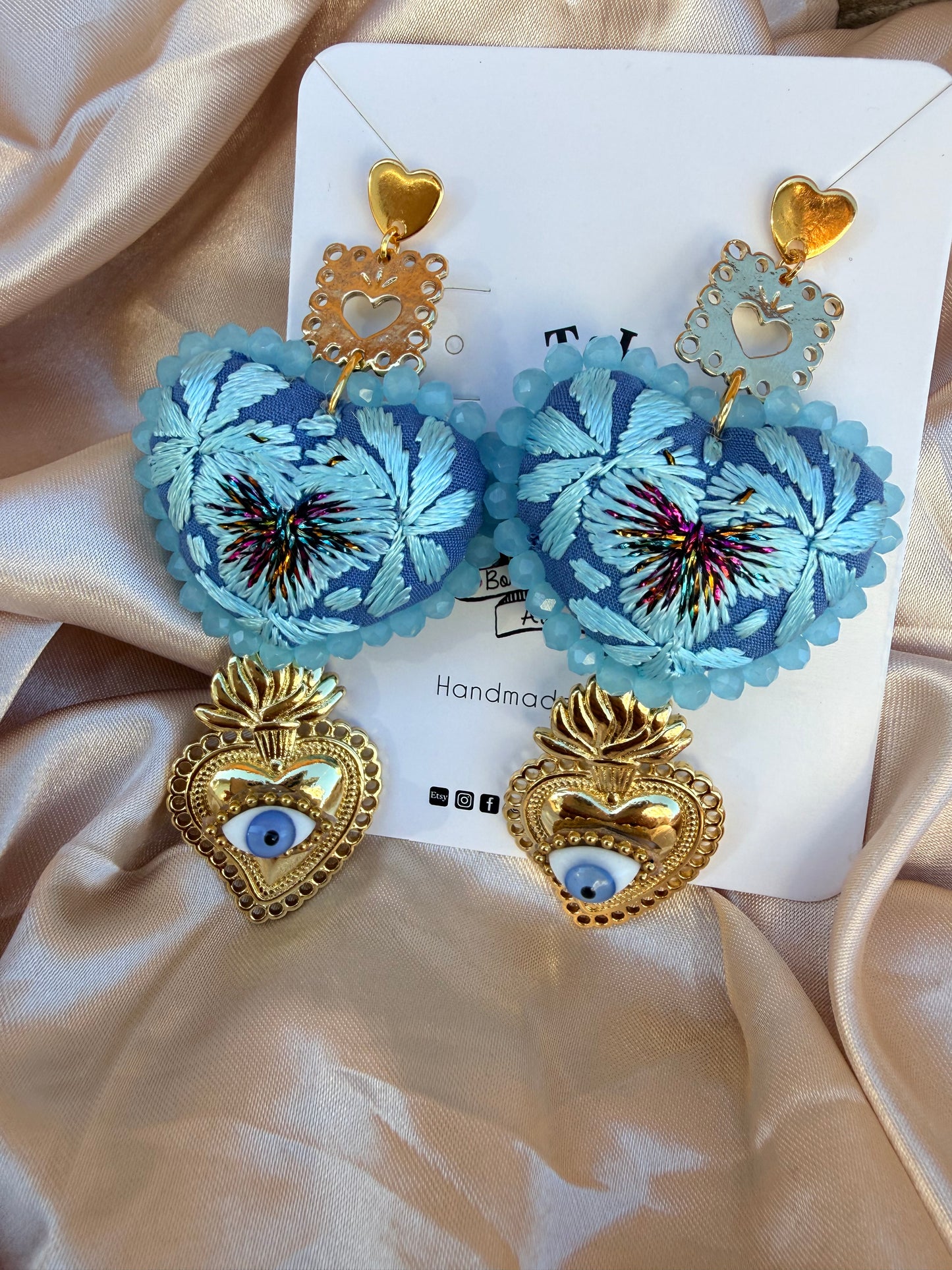 Aretes Bordados Corazón Azul con Ojo Protector/ bordado a mano