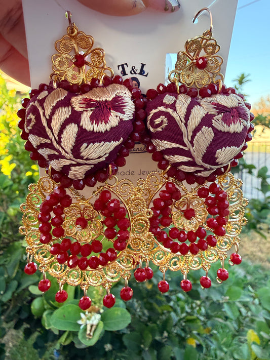Aretes bordados a mano / aretes en forma de corazon/gindas /caracol