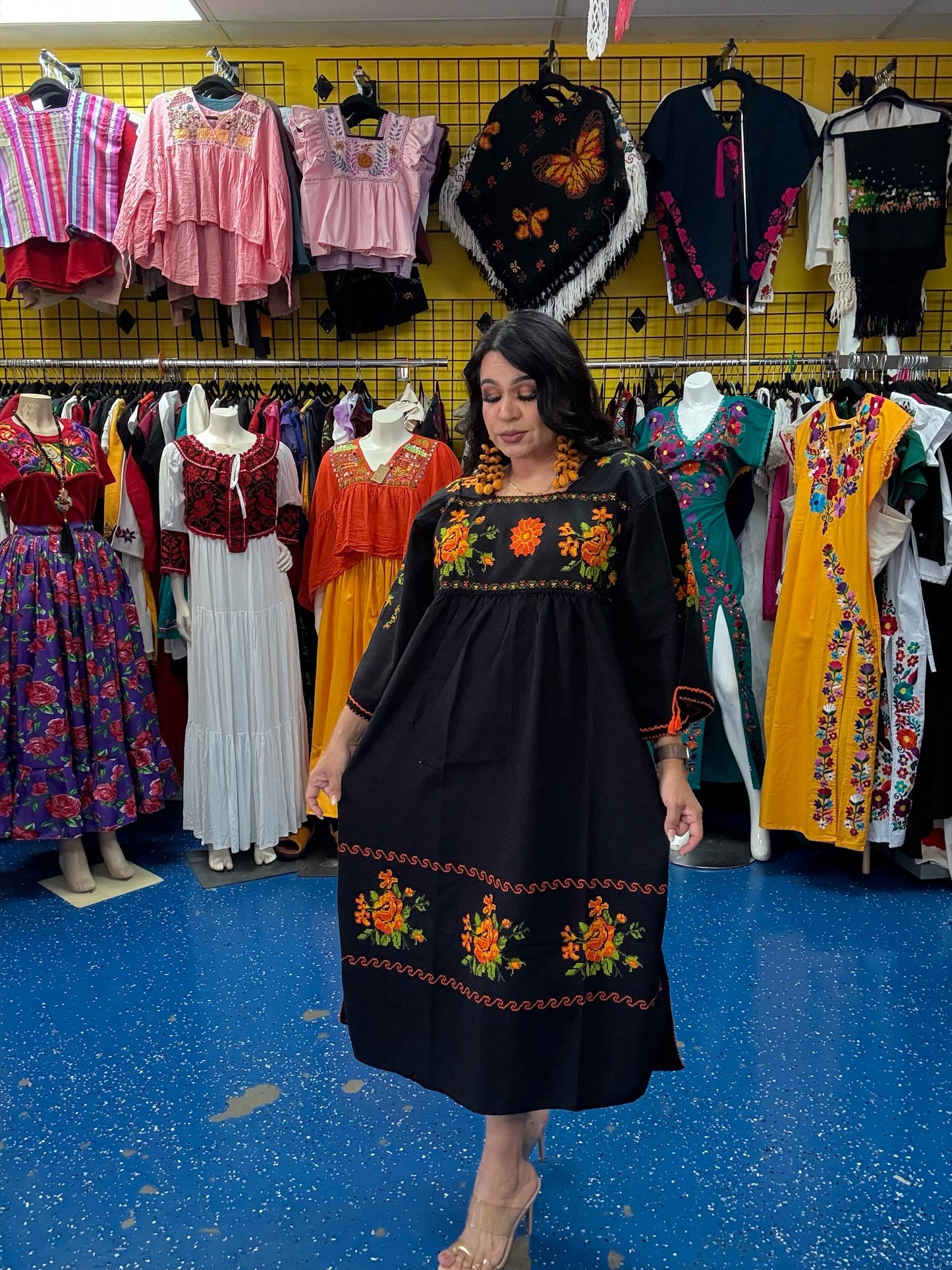 Huanengo de Michoacán Bordado a Mano en Punto de Cruz | Flores Tradicionales | Manta Tejida en Telar de Pedal
