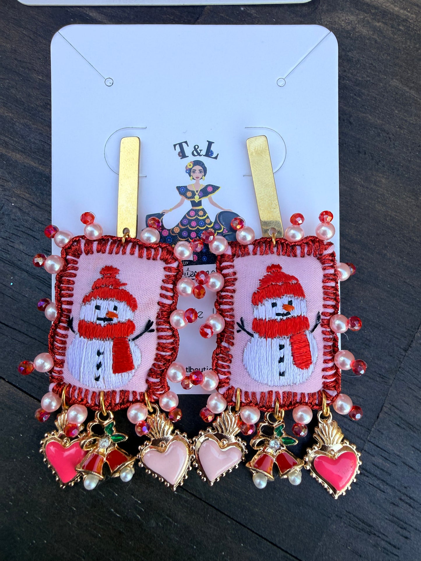 Aretes bordados  navideños/aretes artesanales/ santa/nochebuenas/grinch/hand made jewelry