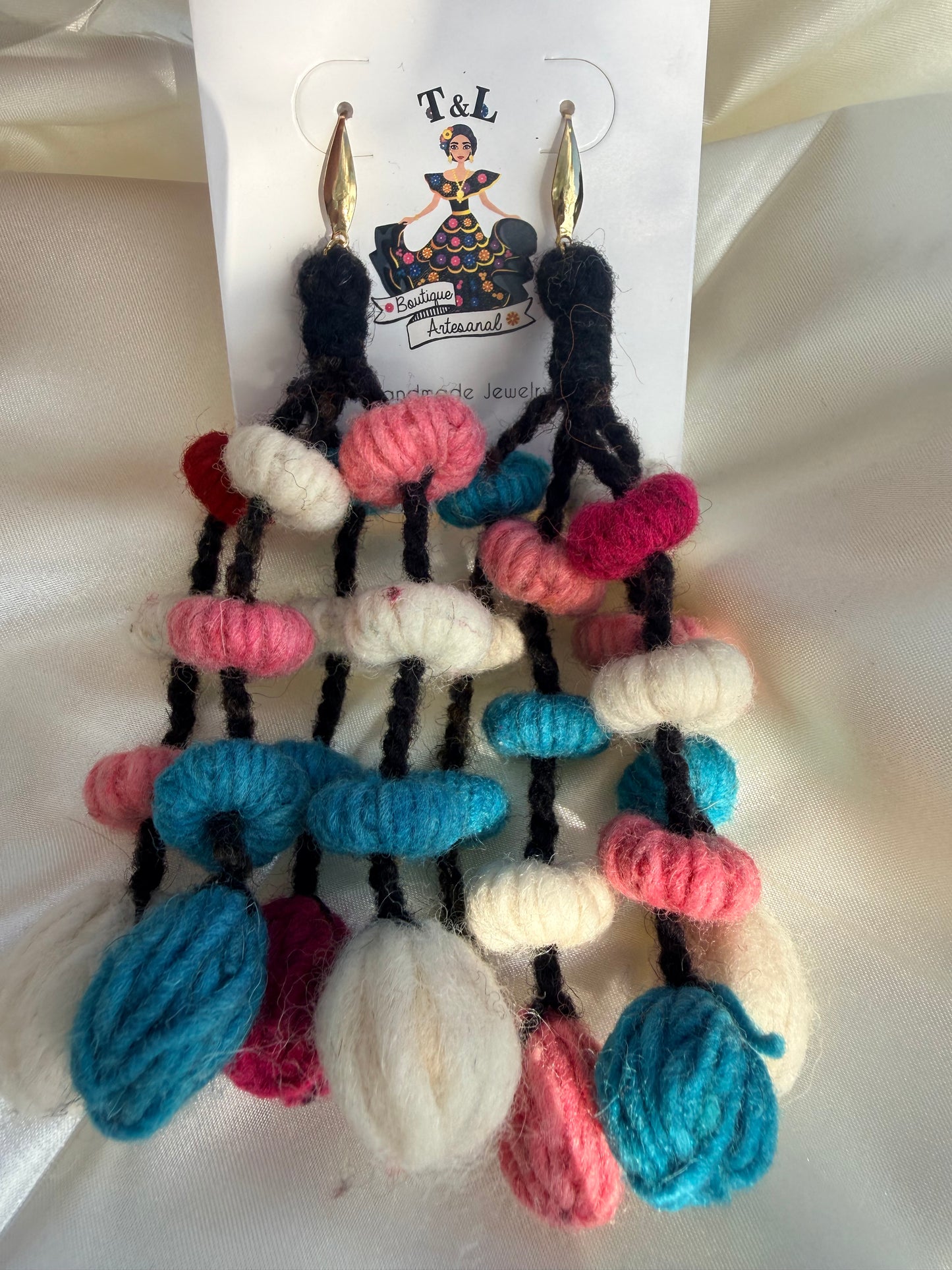 Aretes tlacoyales/aretes de lana /aretes hechos a Mano/ aretes artesanales /hand made jewelry