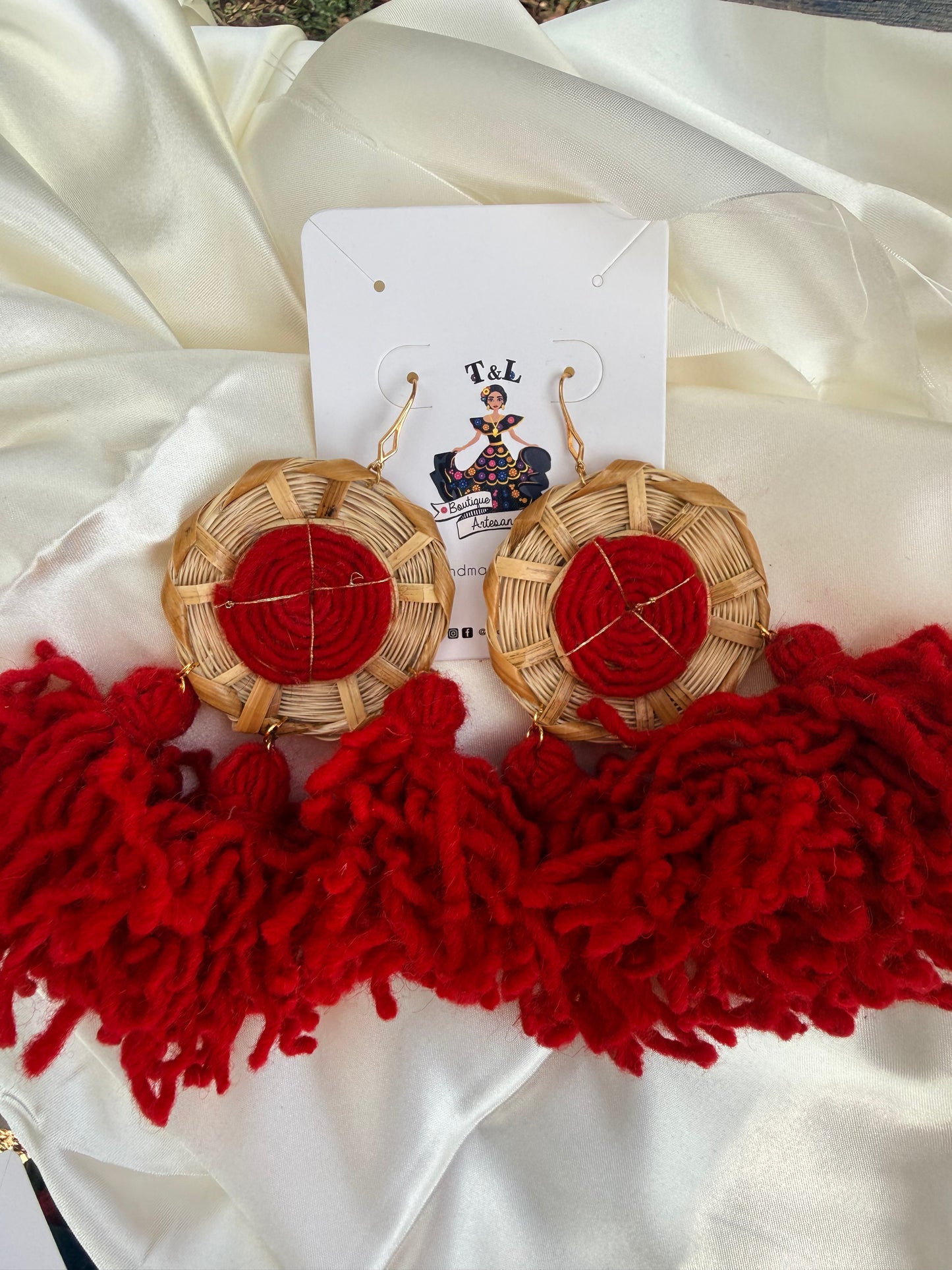 Aretes tlacoyales/aretes de lana /aretes hechos a Mano/ aretes artesanales /hand made jewelry