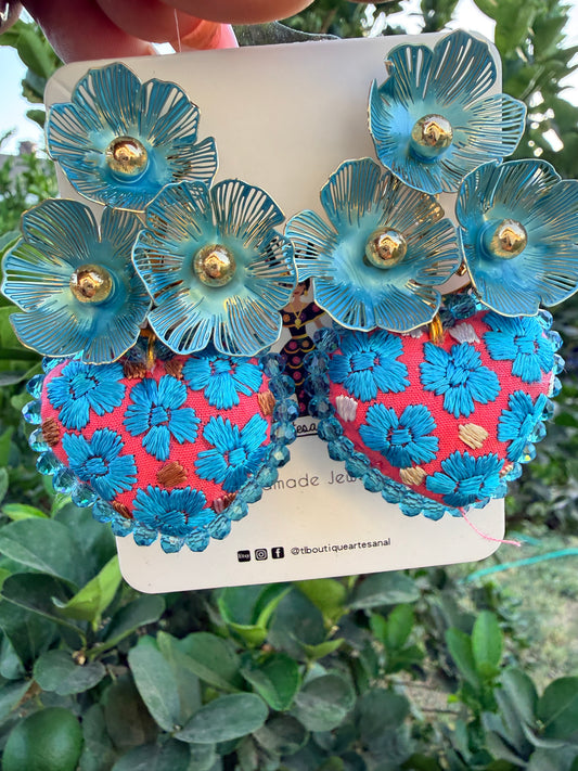 Arete de Corazon bordado/azul /florecitas