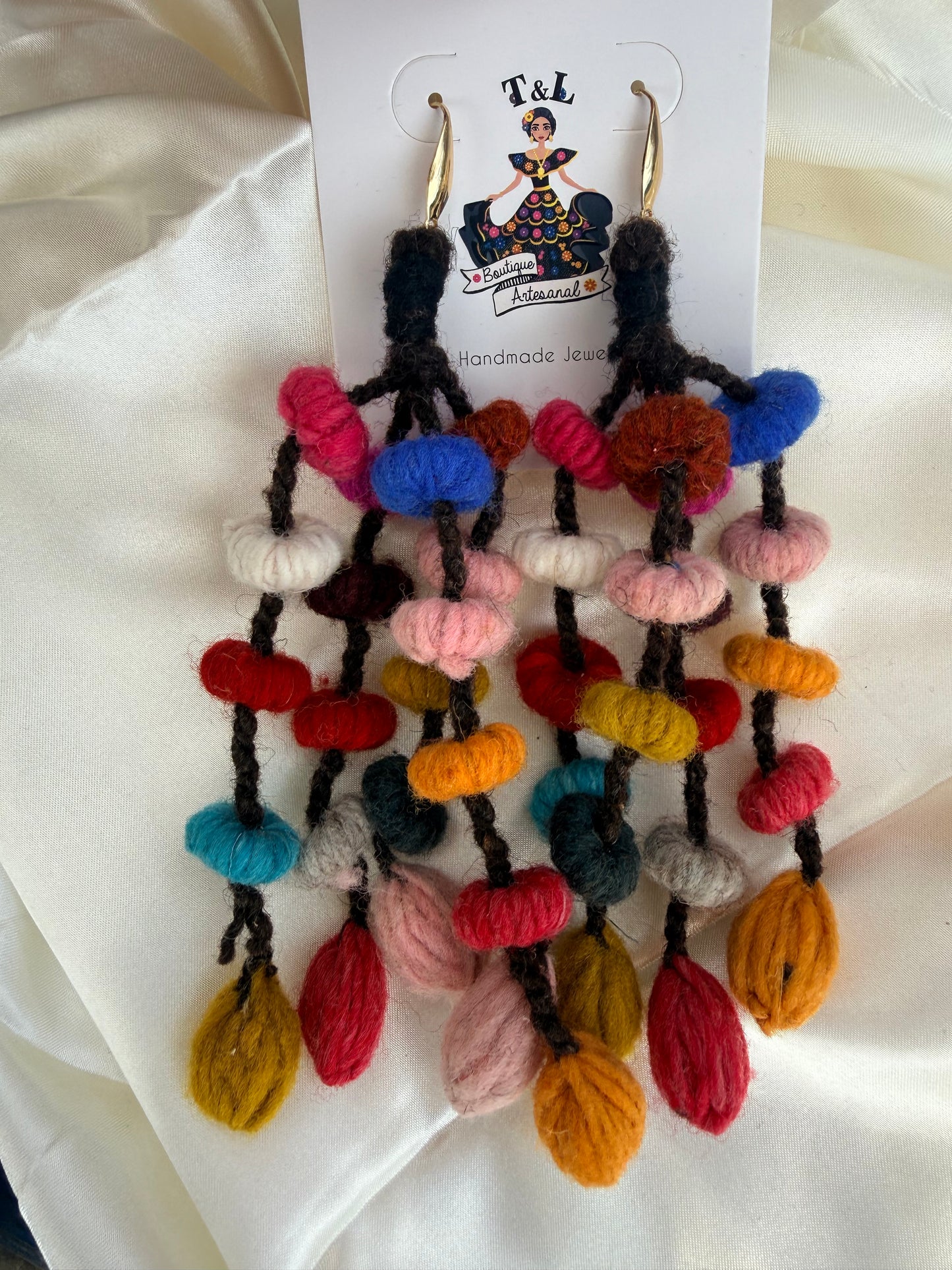 Aretes tlacoyales/aretes de lana /aretes hechos a Mano/ aretes artesanales /hand made jewelry