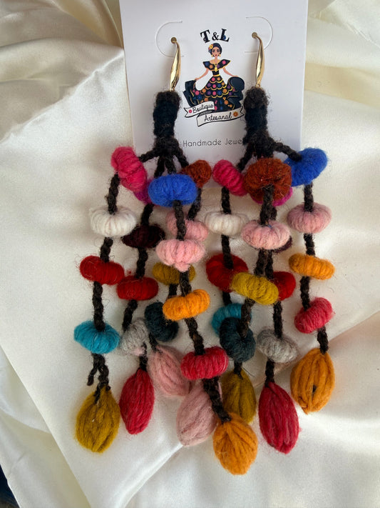 Aretes tlacoyales/aretes de lana /aretes hechos a Mano/ aretes artesanales /hand made jewelry