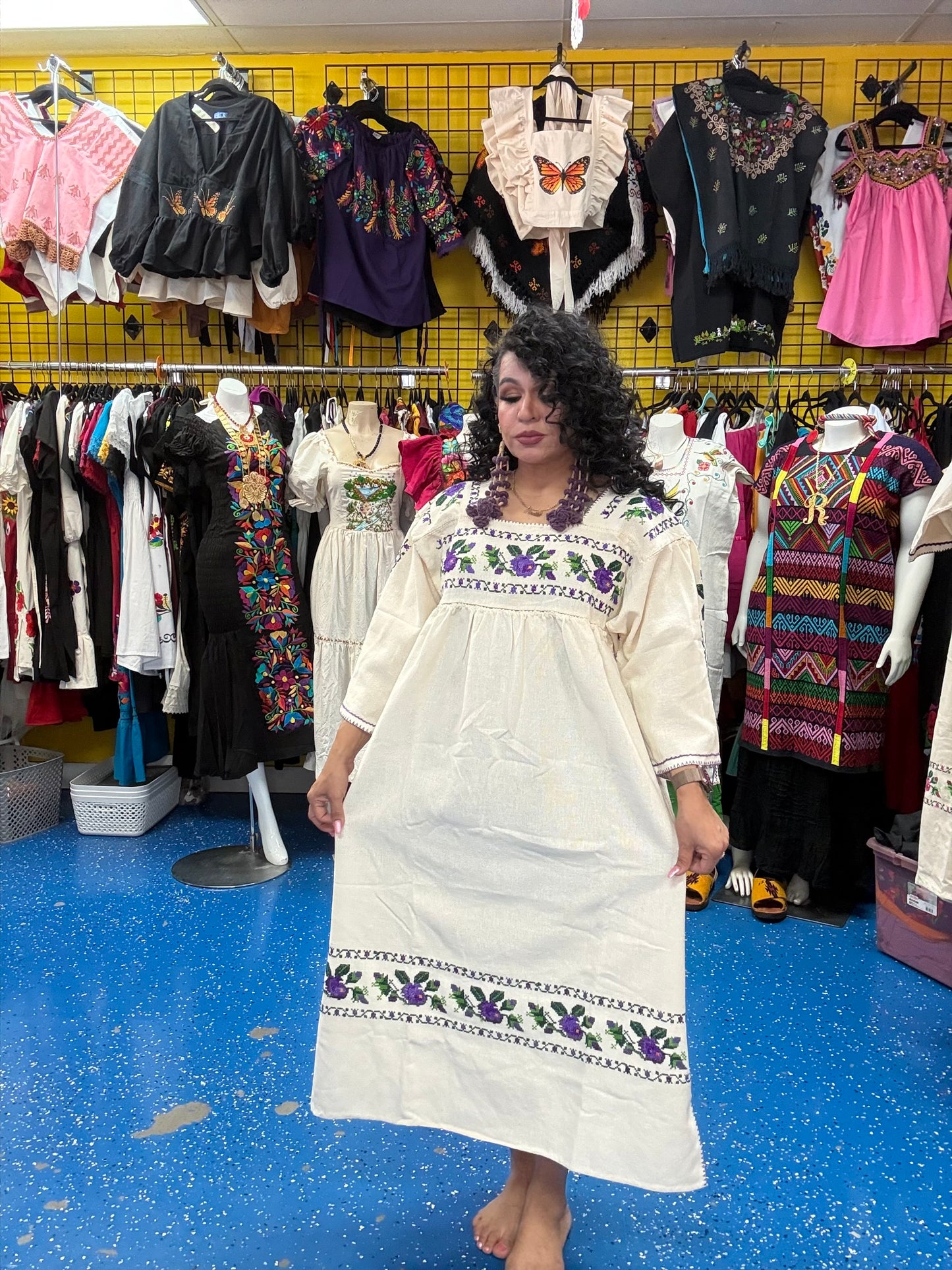 Huanengo de Michoacán Bordado a Mano en Punto de Cruz | Flores Tradicionales | Manta Tejida en Telar de Pedal
