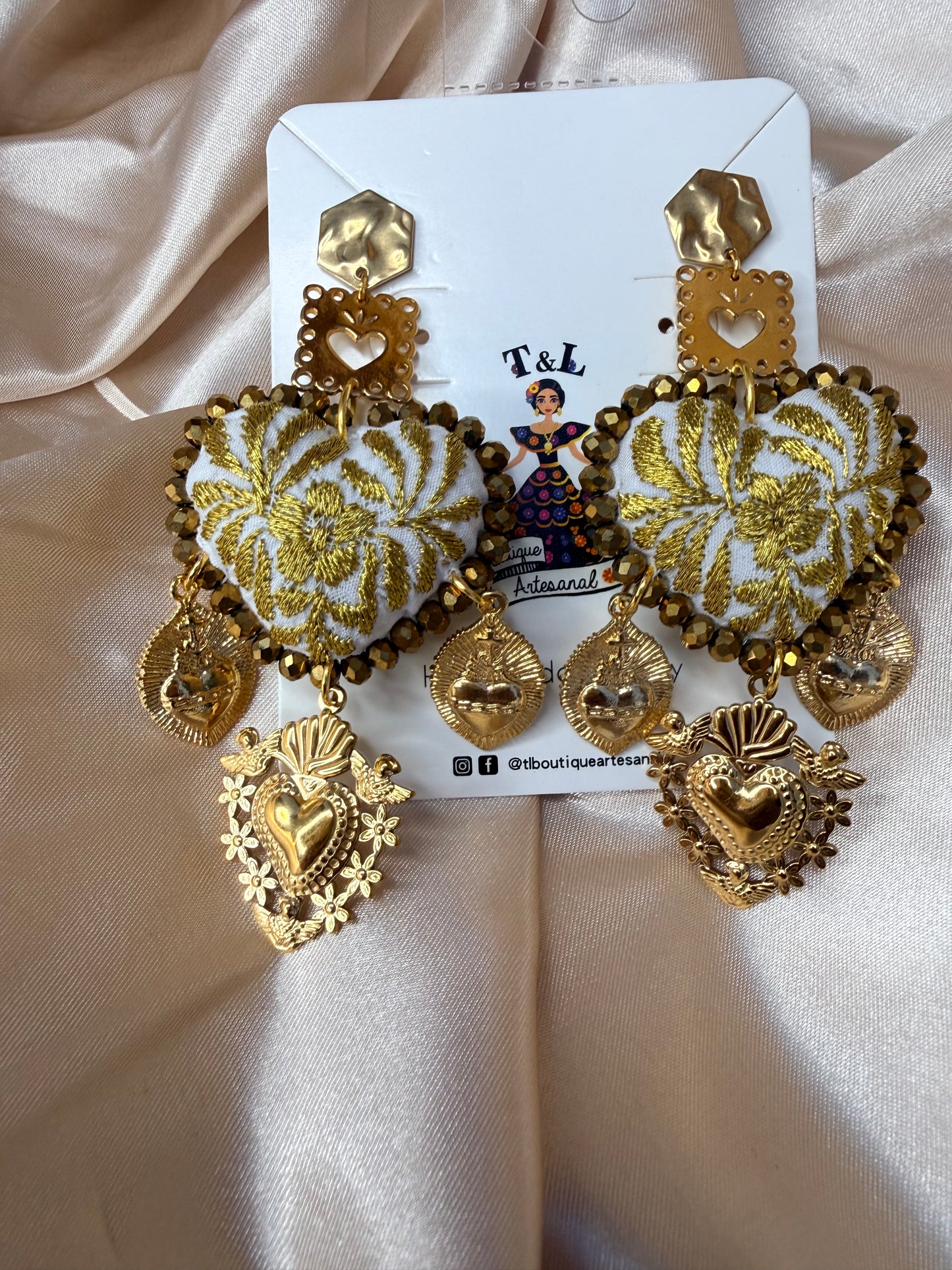 Aretes Bordados a Mano :Naranja – Cristales Dorados, Sagrado Corazón y Papel Picado/ hand made jewelry